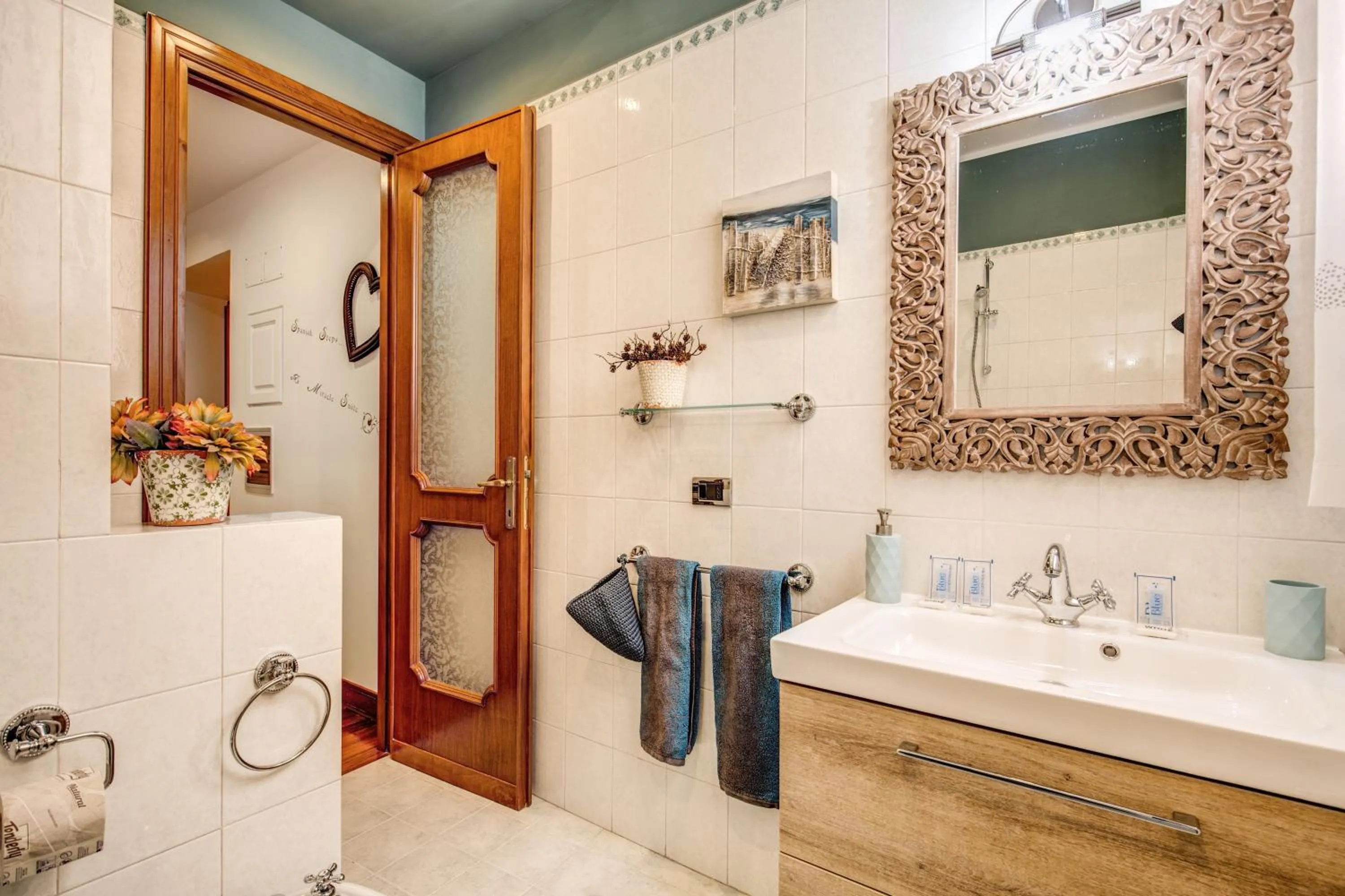 Bathroom in Spanish Steps Miracle Suite