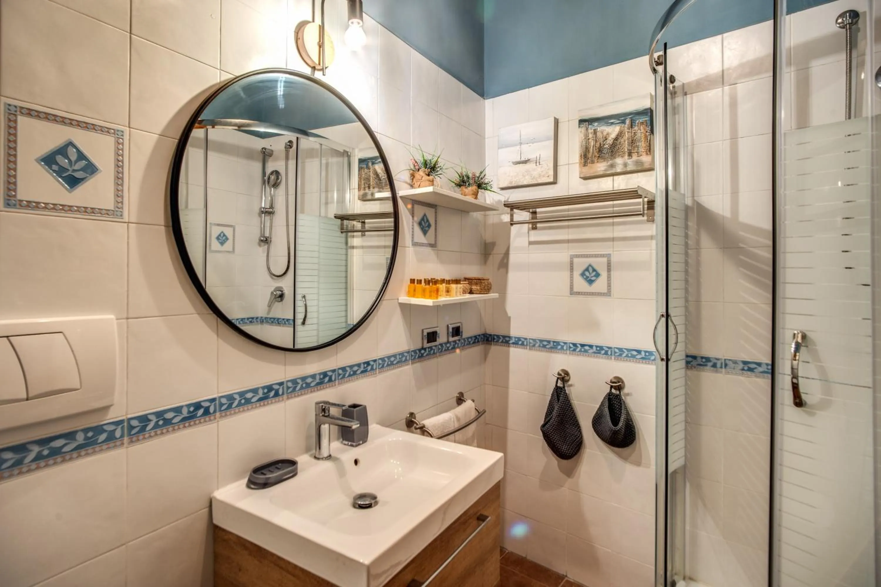 Bathroom in Spanish Steps Miracle Suite