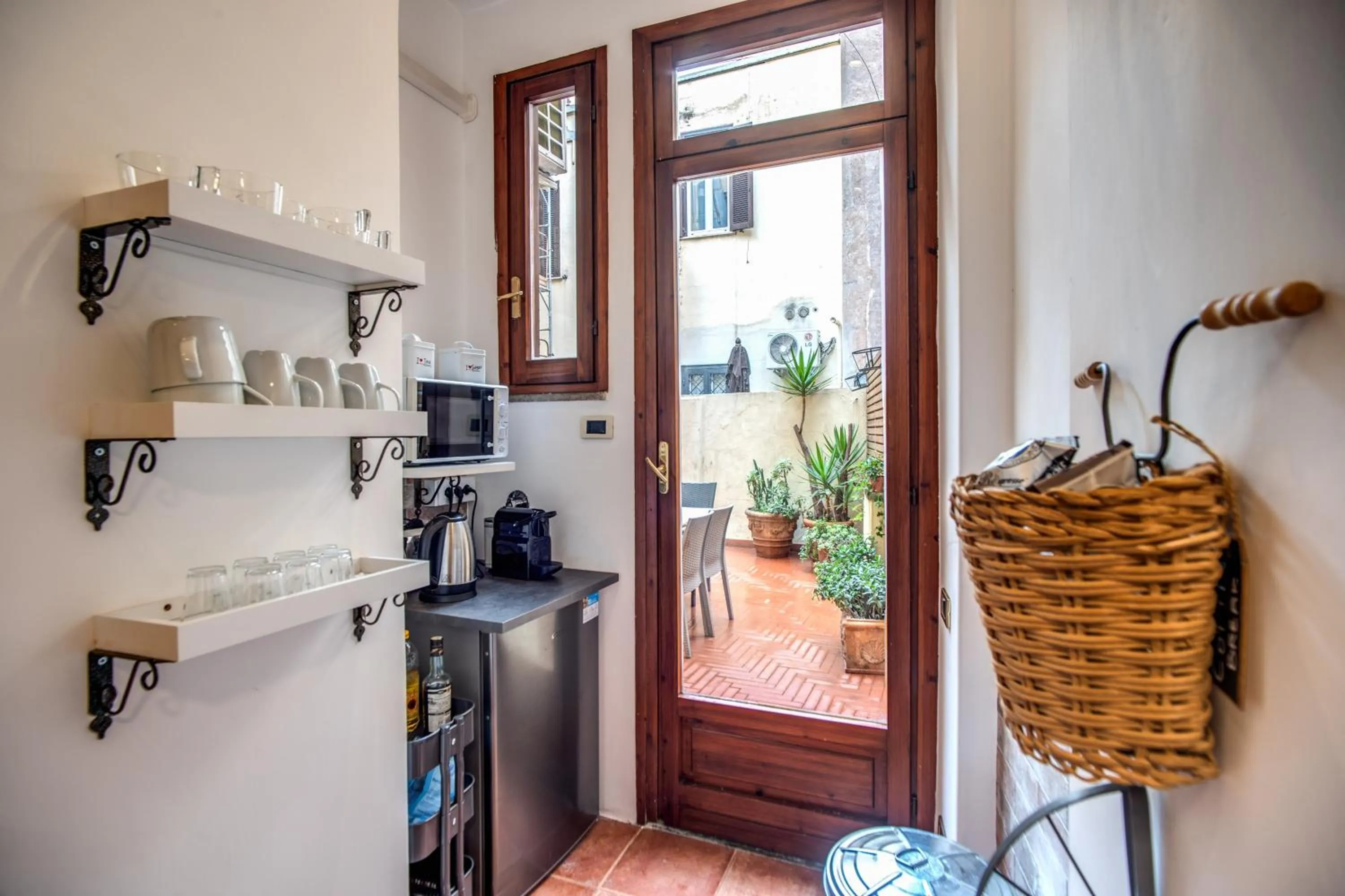 Coffee/tea facilities in Spanish Steps Miracle Suite
