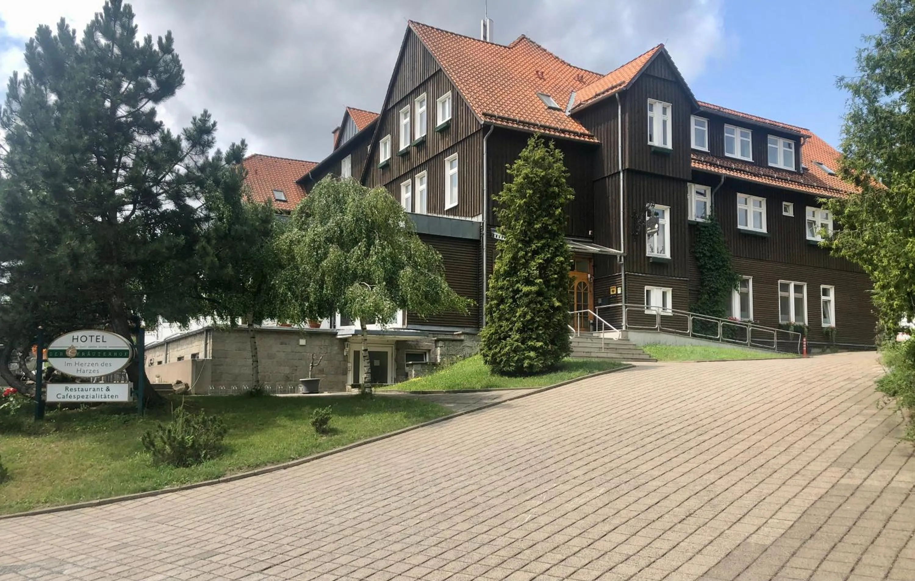 Property building in Hotel Der Kräuterhof