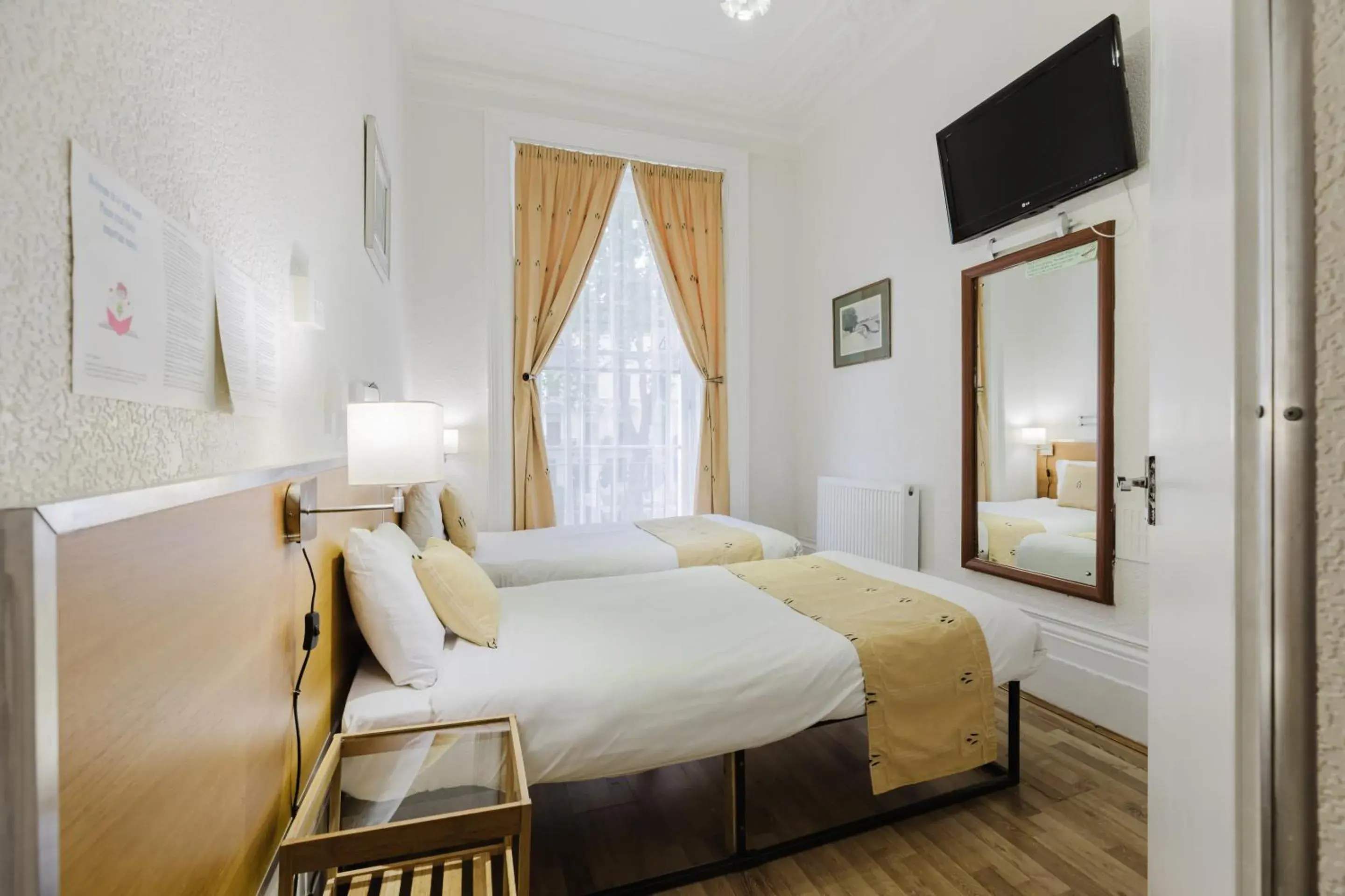 Standard Twin Room in Falcon Hotel Standard Twin Room in Falcon Hotel