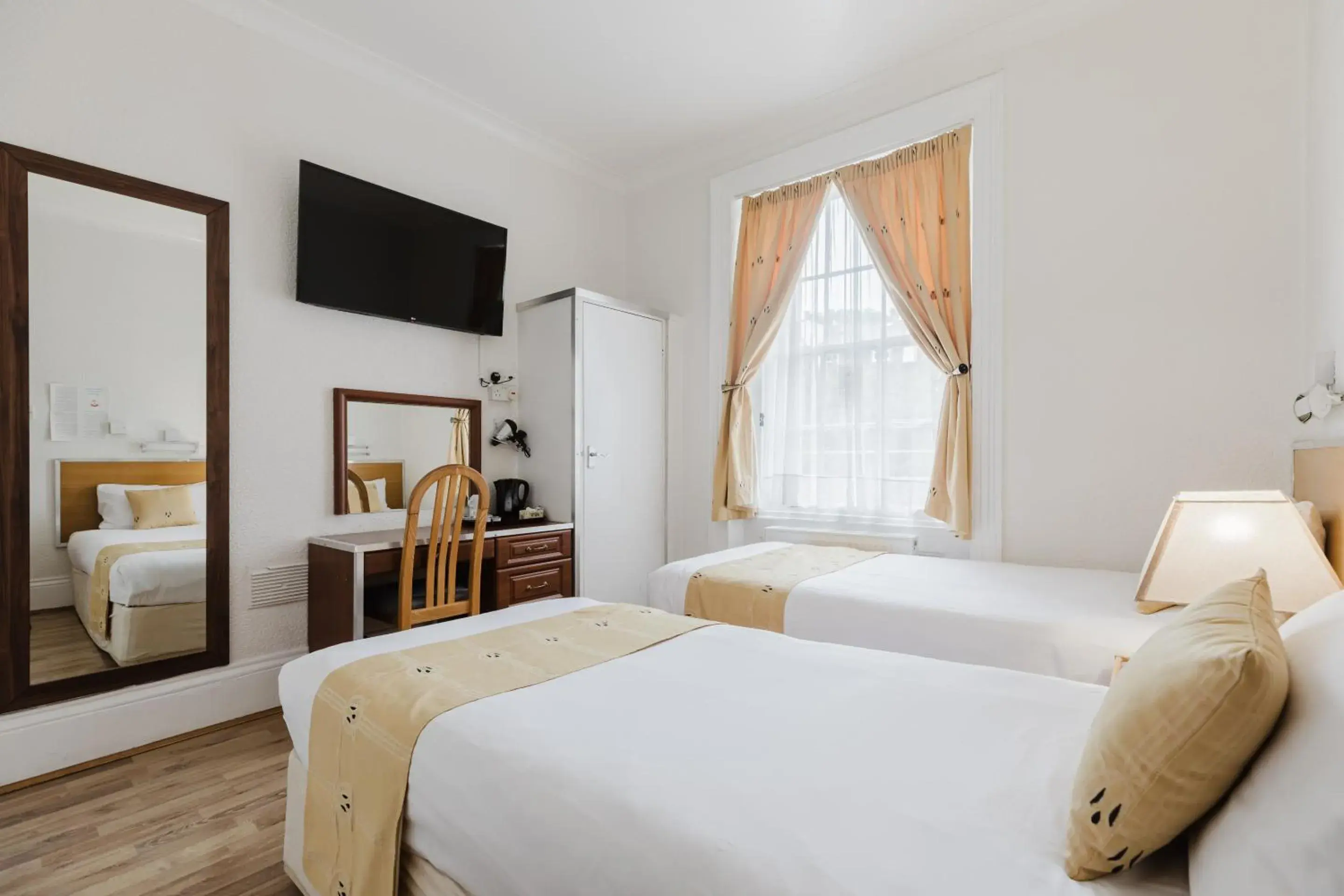 Standard Twin Room in The Chapter Hotels - Falcon Hotel Standard Twin Room in The Chapter Hotels - Falcon Hotel