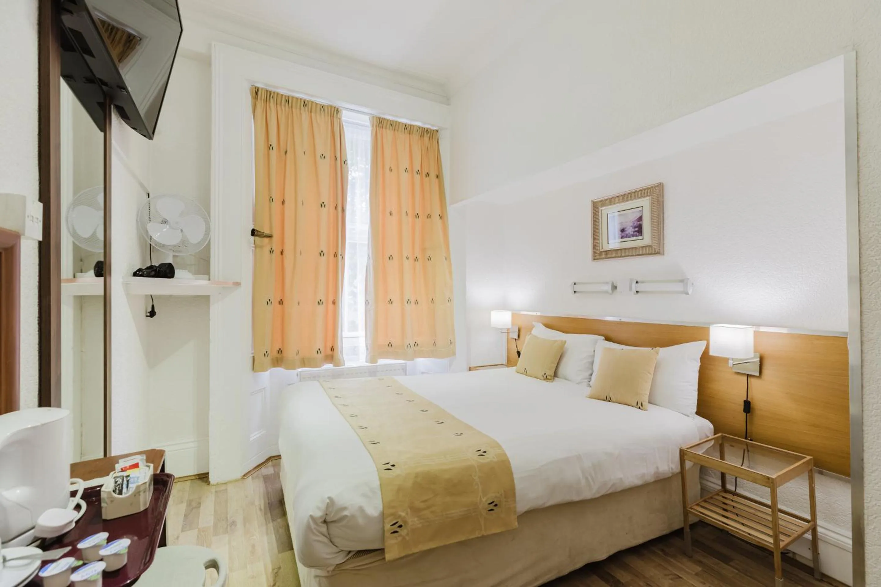 Bedroom, Bed in The Chapter Hotels - Falcon Hotel