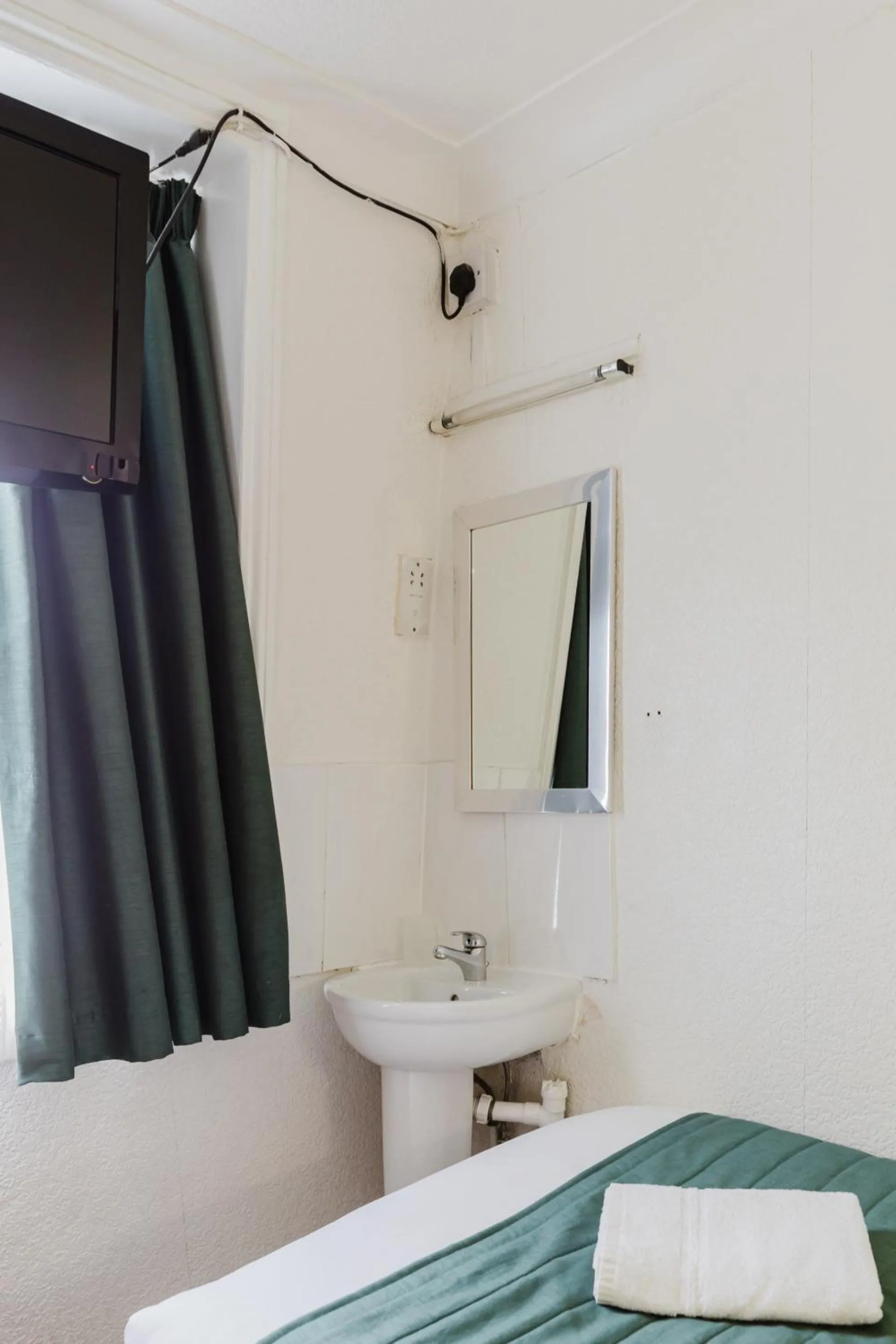 Bedroom, Bed in The Chapter Hotels - Falcon Hotel