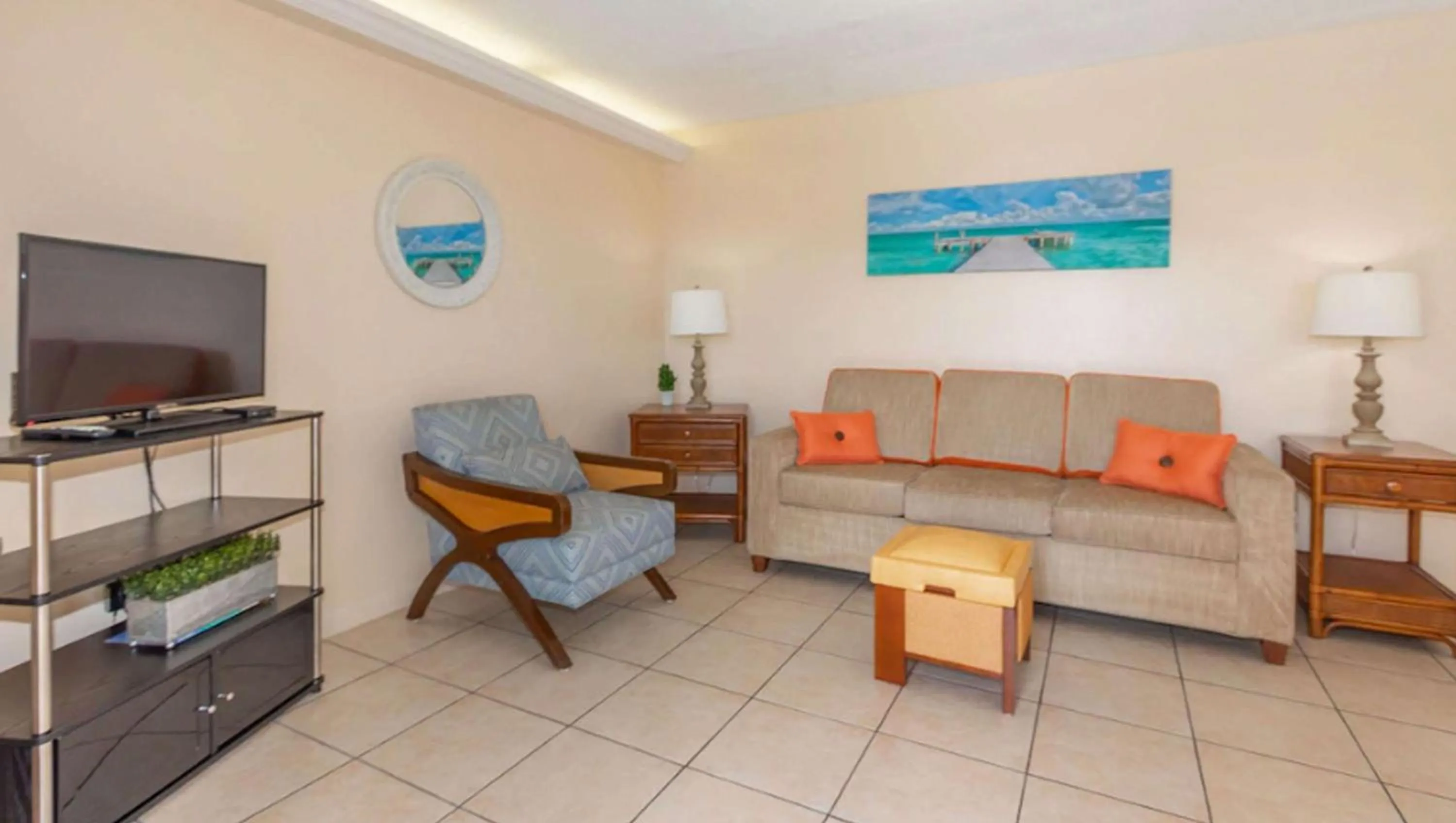 Photo of the whole room in Belleair Beach Resort Motel