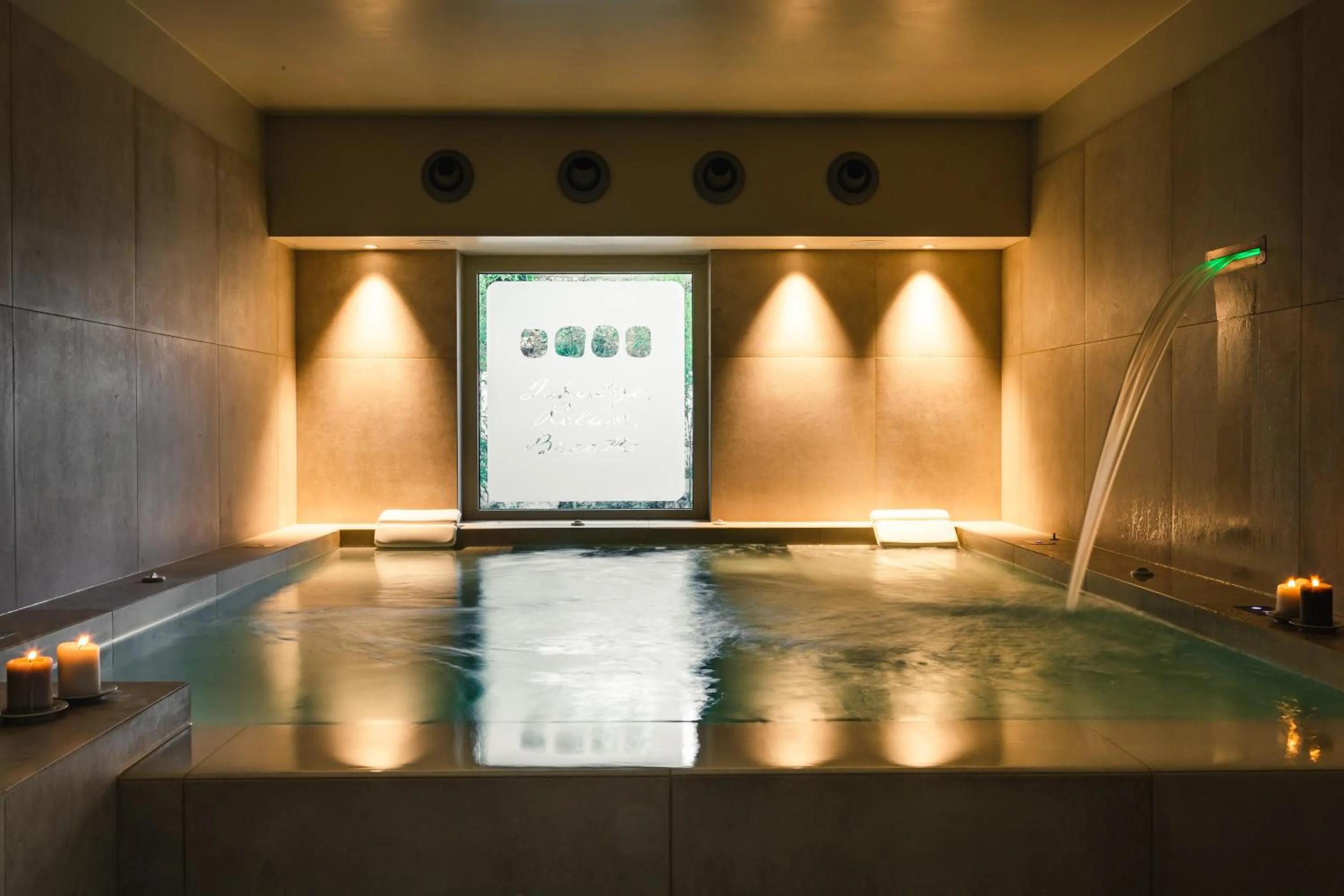 Hot Tub in SeeBay Hotel