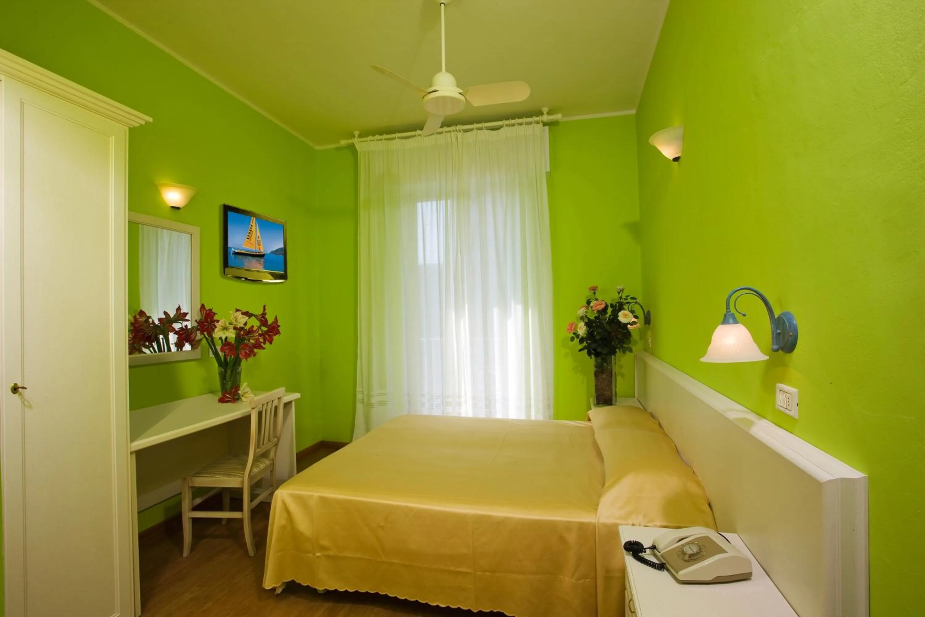 Photo of the whole room in Hotel Plaza