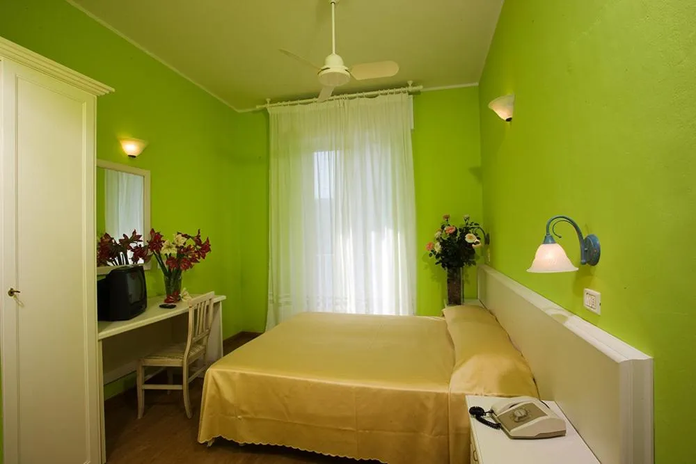 Photo of the whole room in Hotel Plaza