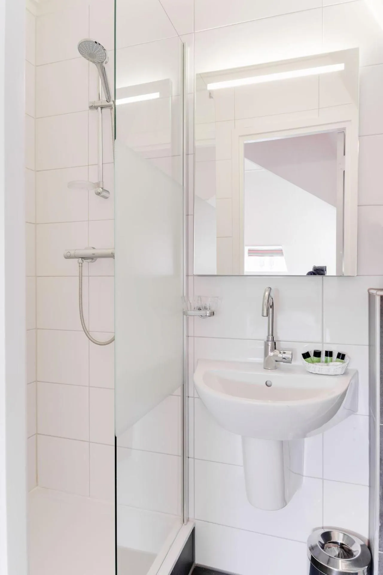 Shower in Hotel Pauw