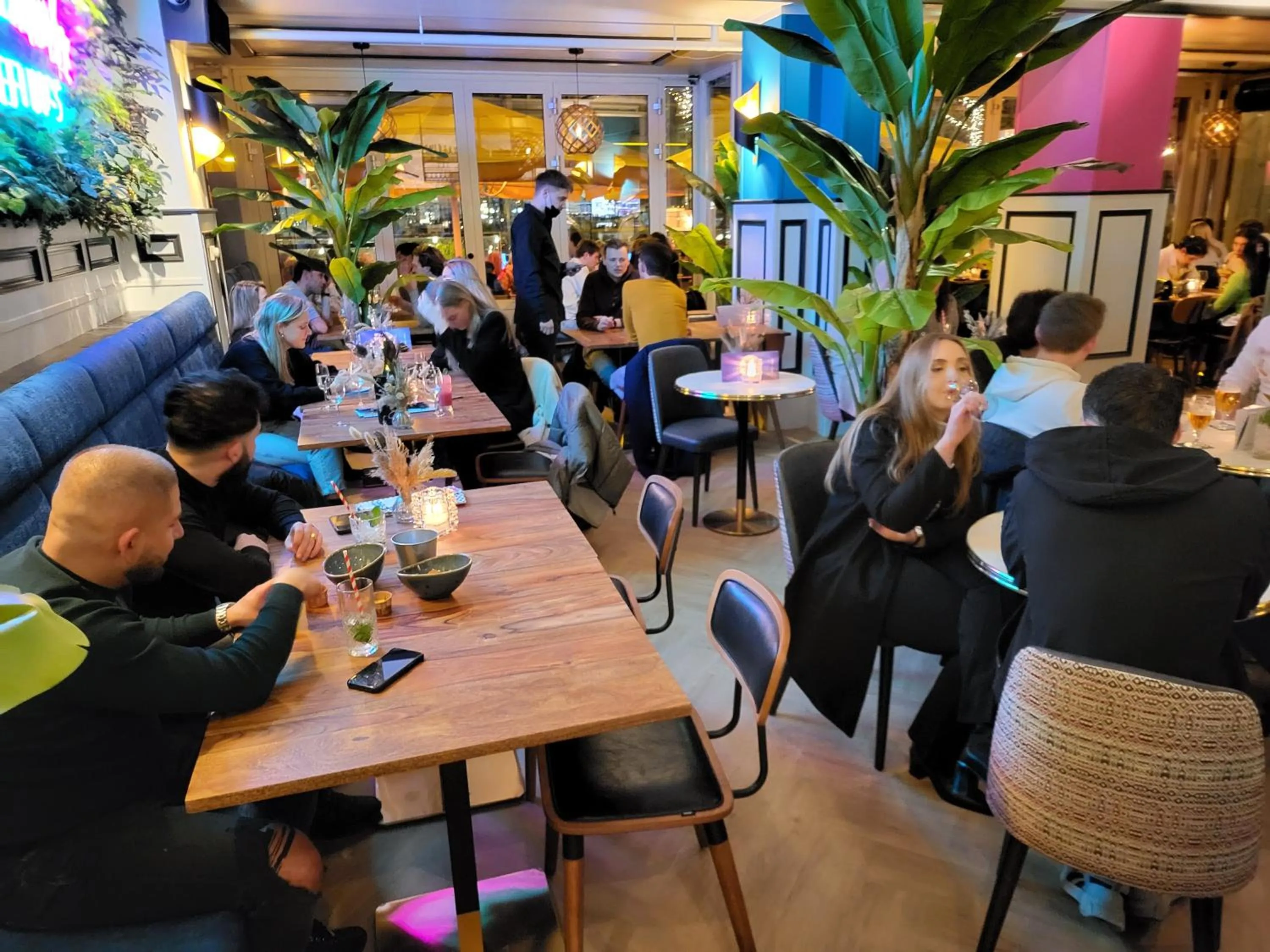 Restaurant/places to eat in Hotel Pauw