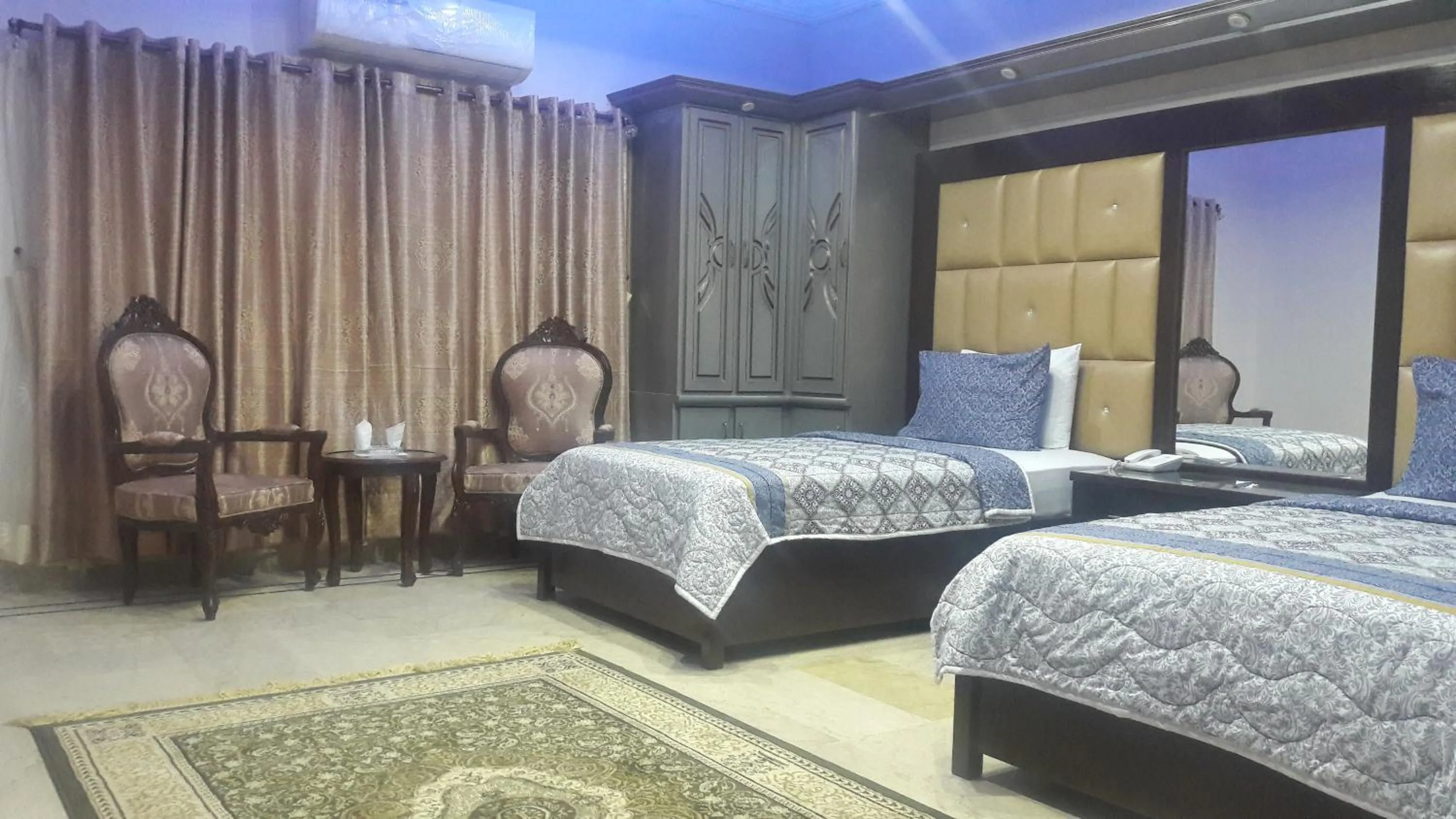 Photo of the whole room, Bed in Hotel Seven 7