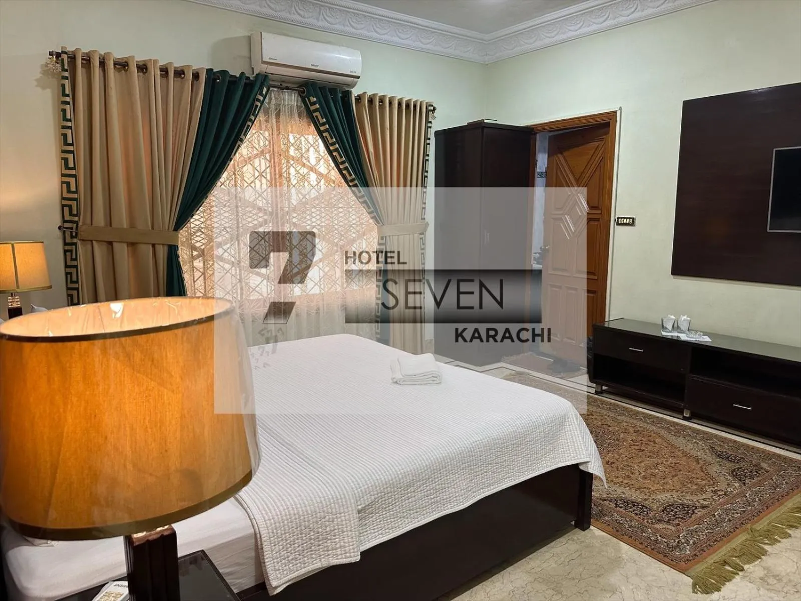 Bed in Hotel Seven 7