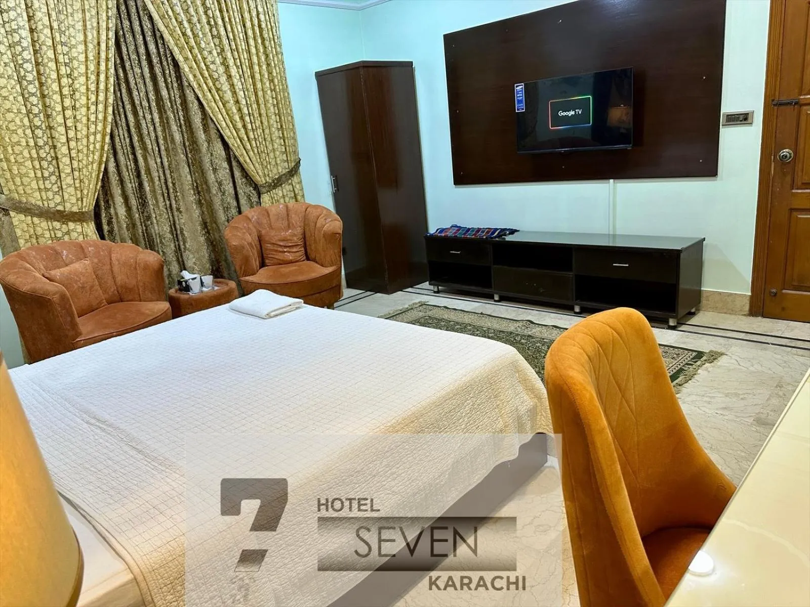 Bed in Hotel Seven 7