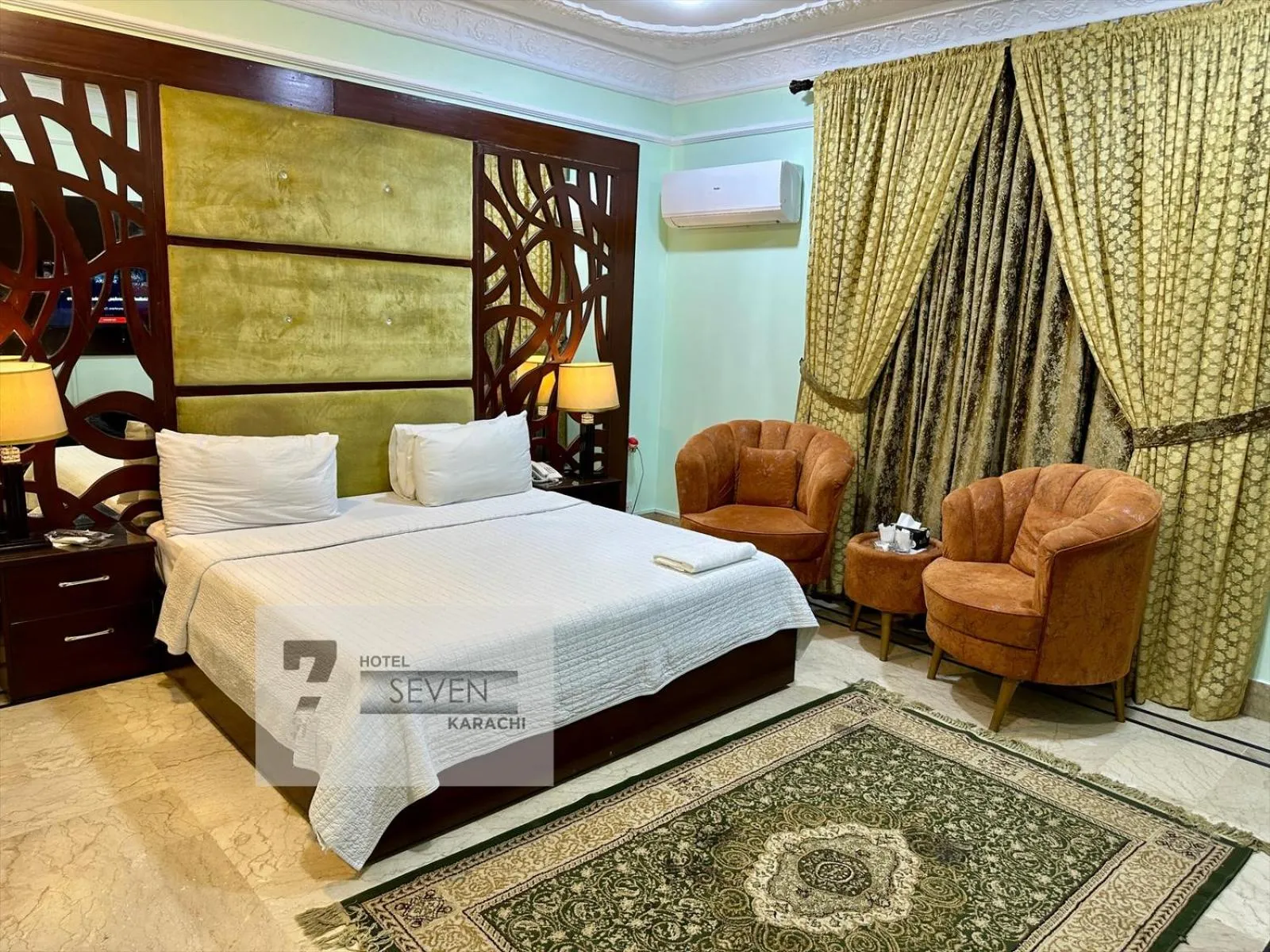 Bed in Hotel Seven 7