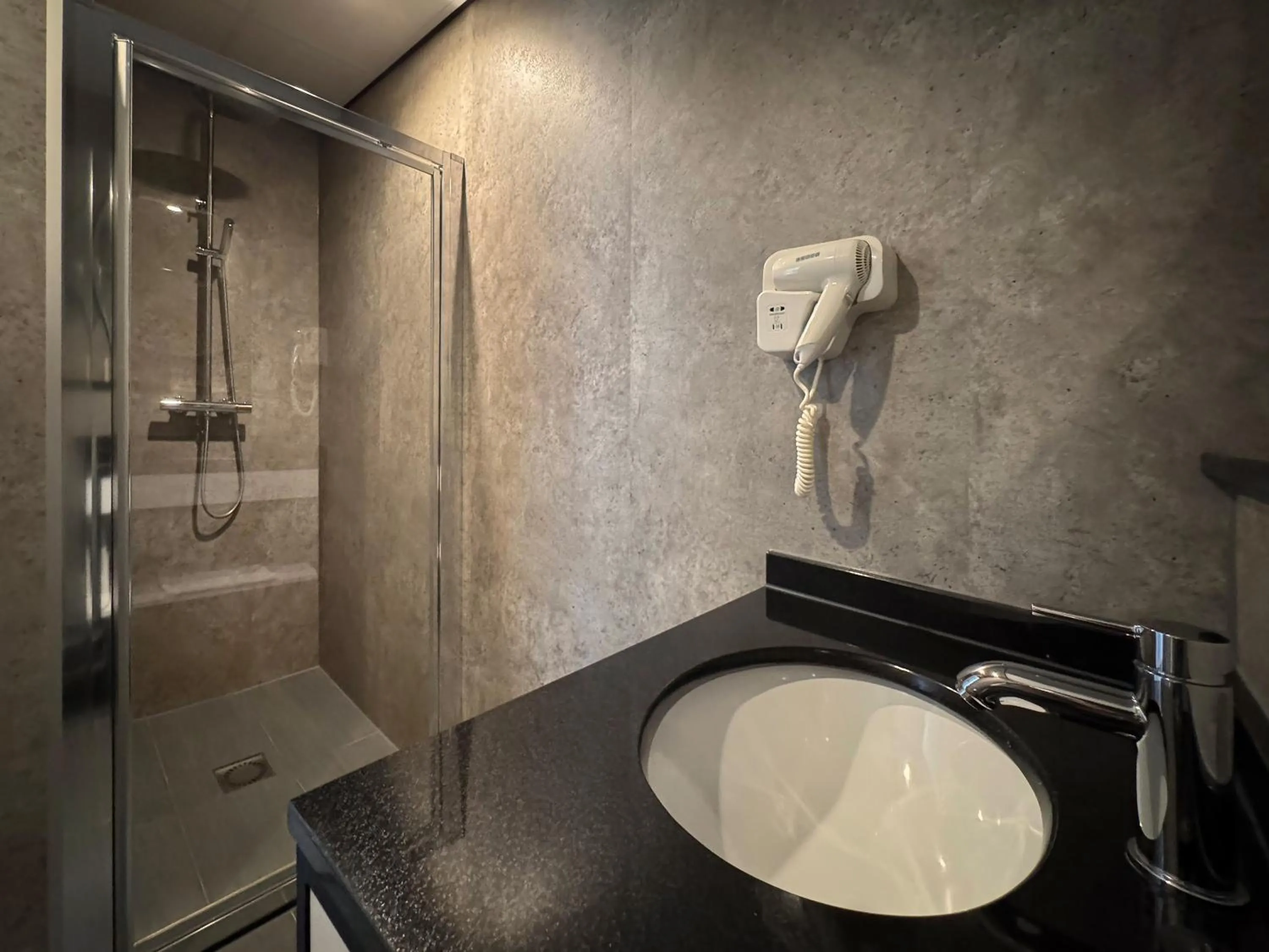 Shower in Atlas Village Brielle