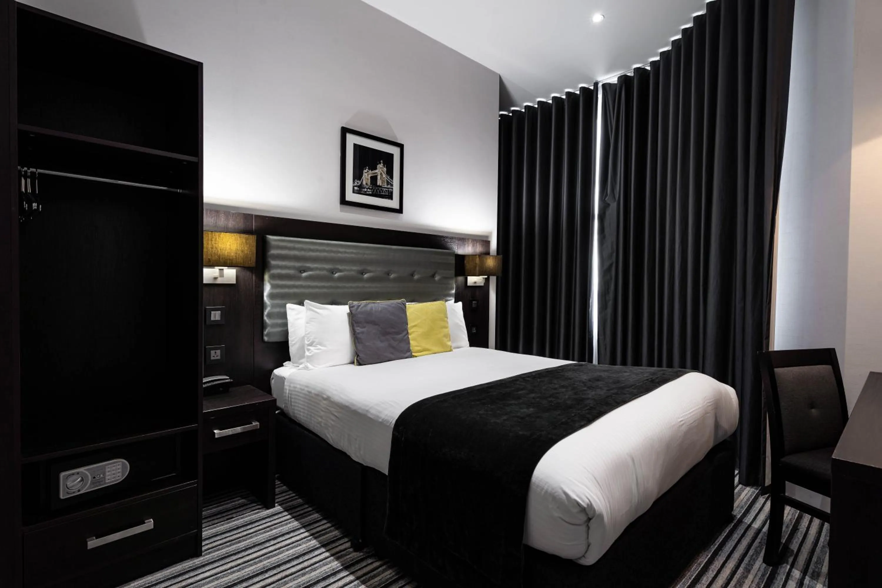 Bed in The W14 Kensington