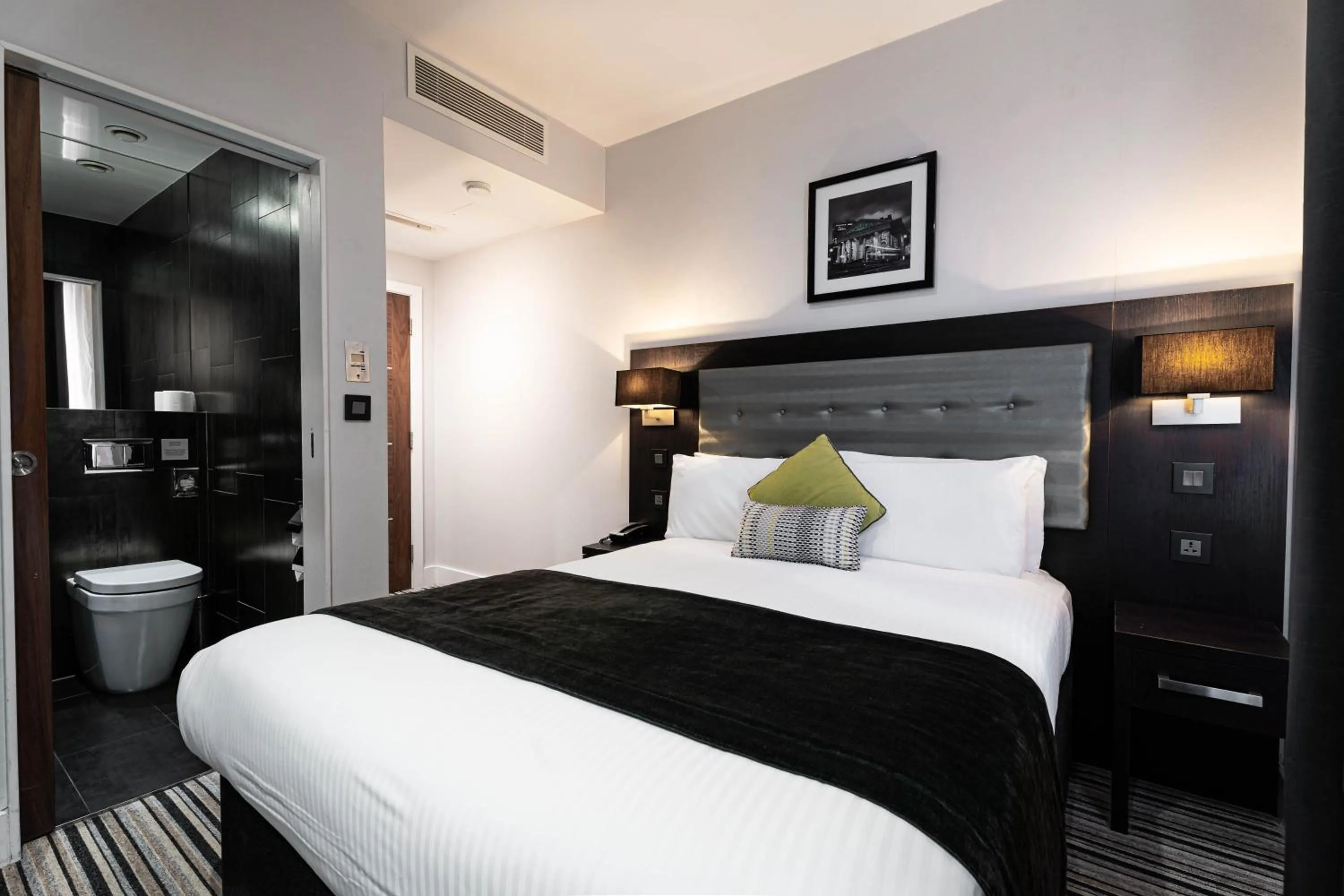 Bed in The W14 Kensington