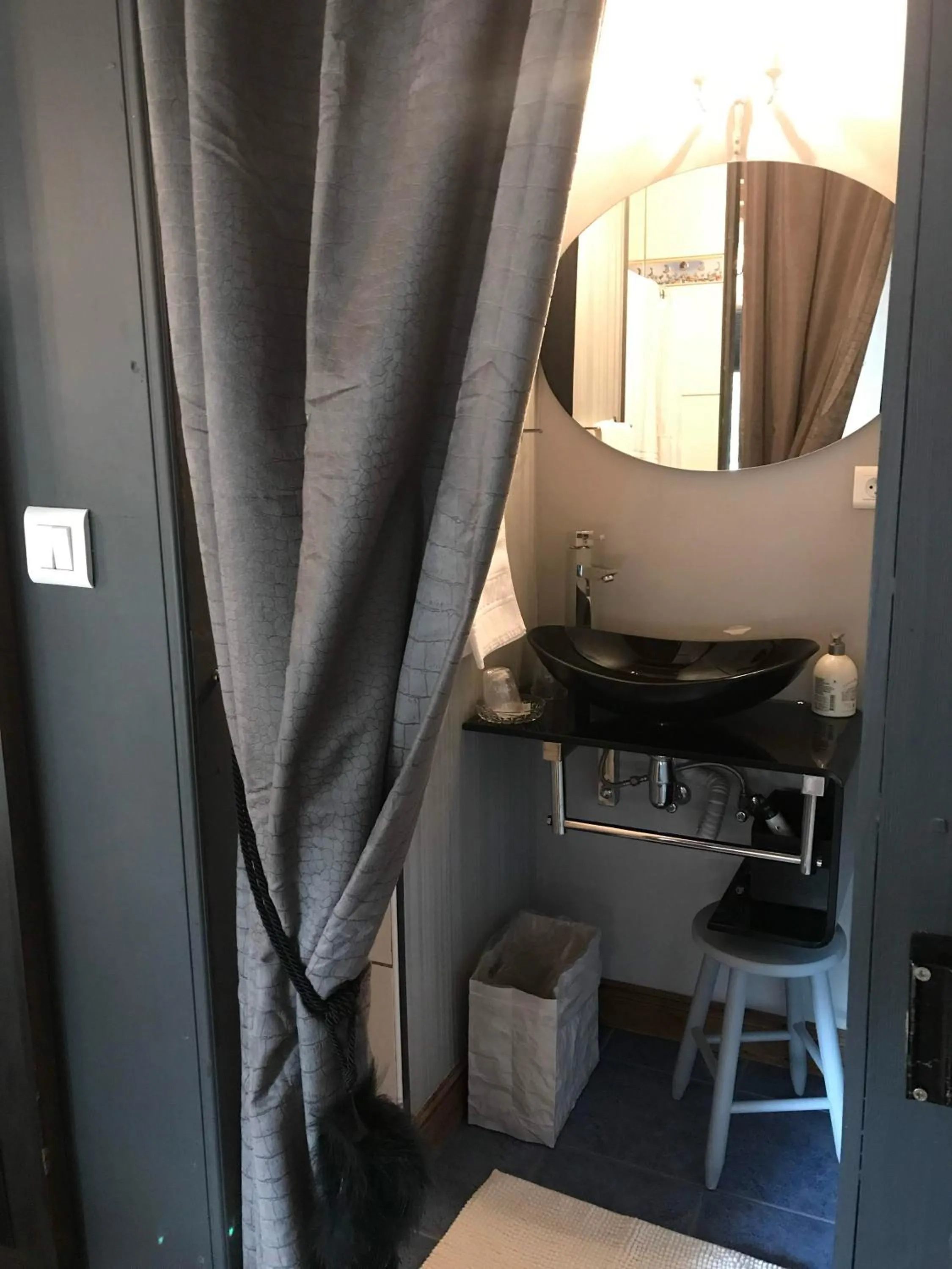 Bathroom in Logis Hôtel DOMAINE du MOULIN