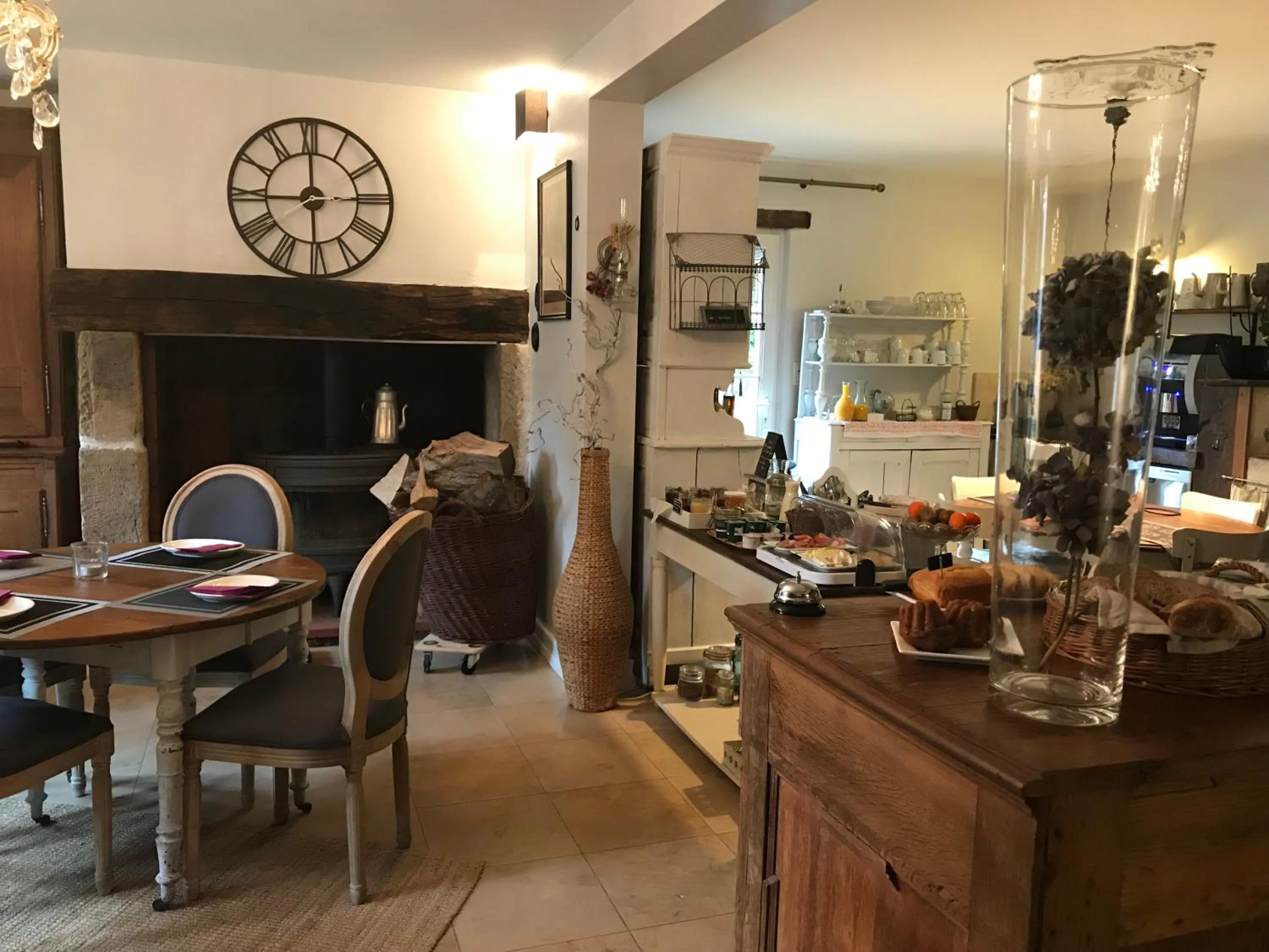 Dining area in Logis Hôtel DOMAINE du MOULIN