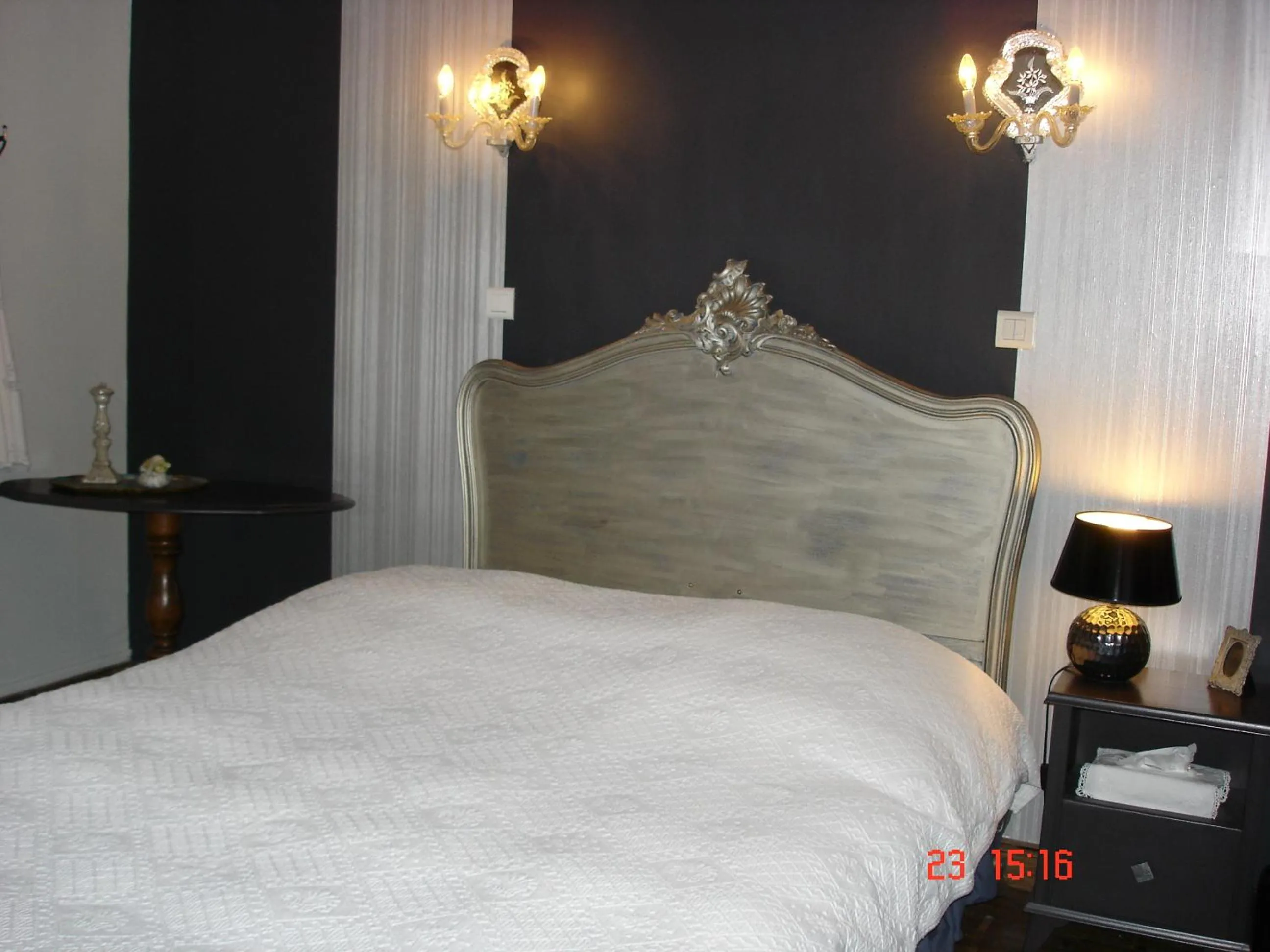 Photo of the whole room, Bed in Logis Hôtel DOMAINE du MOULIN
