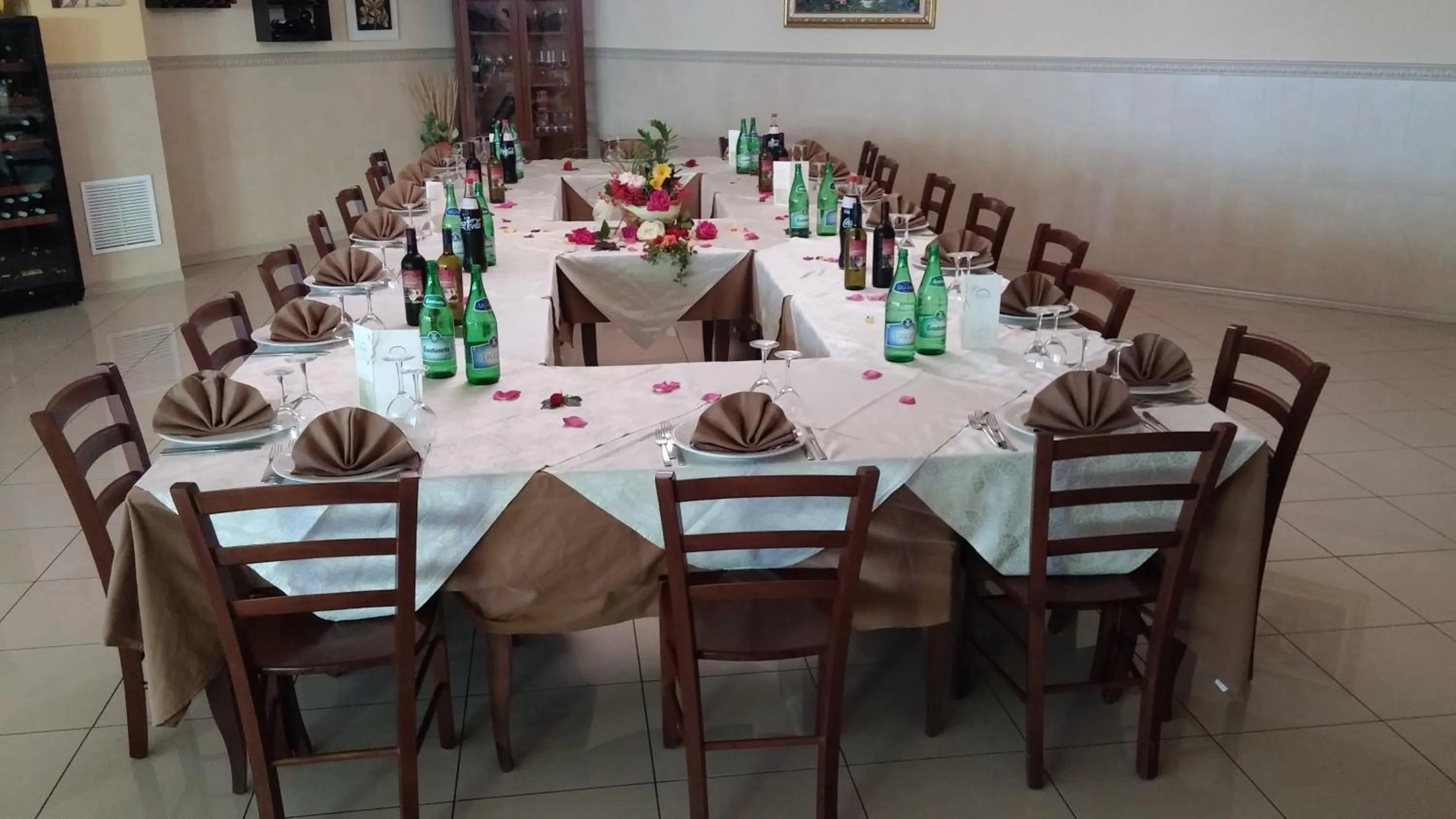 Restaurant/places to eat in La Piana Hotel