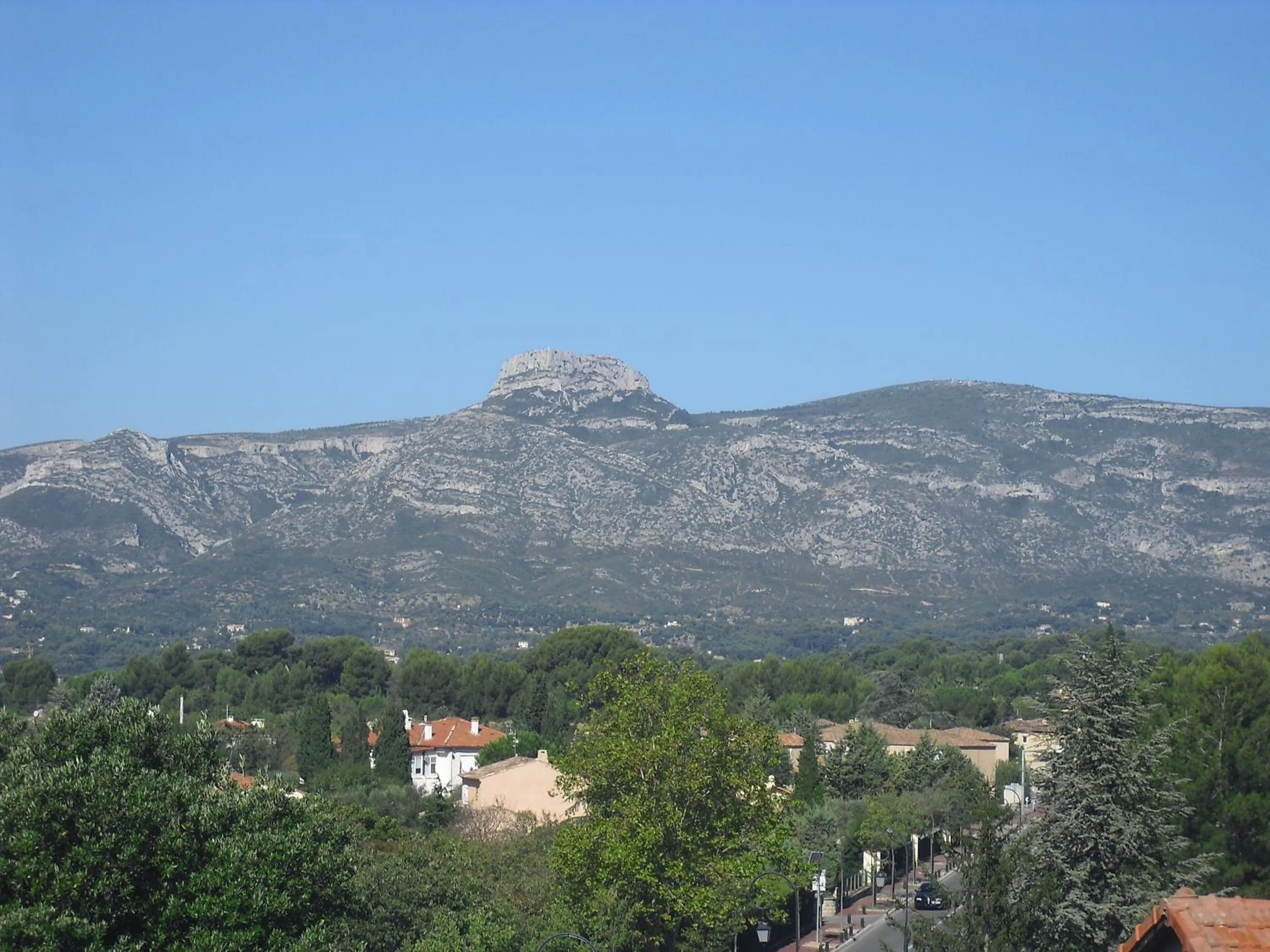 Nearby landmark in Contact Hôtel Le Provence