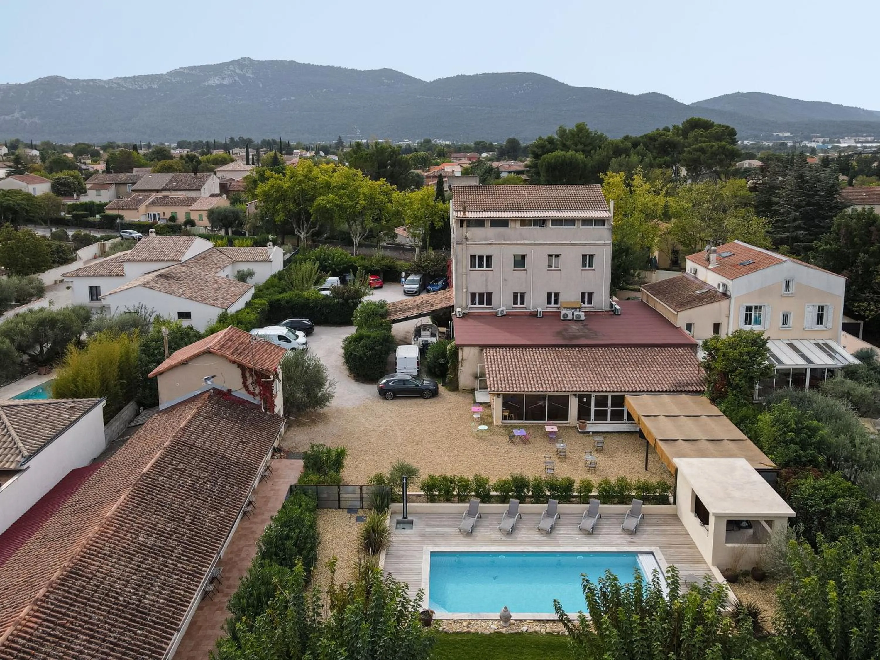 Property building in Contact Hôtel Le Provence