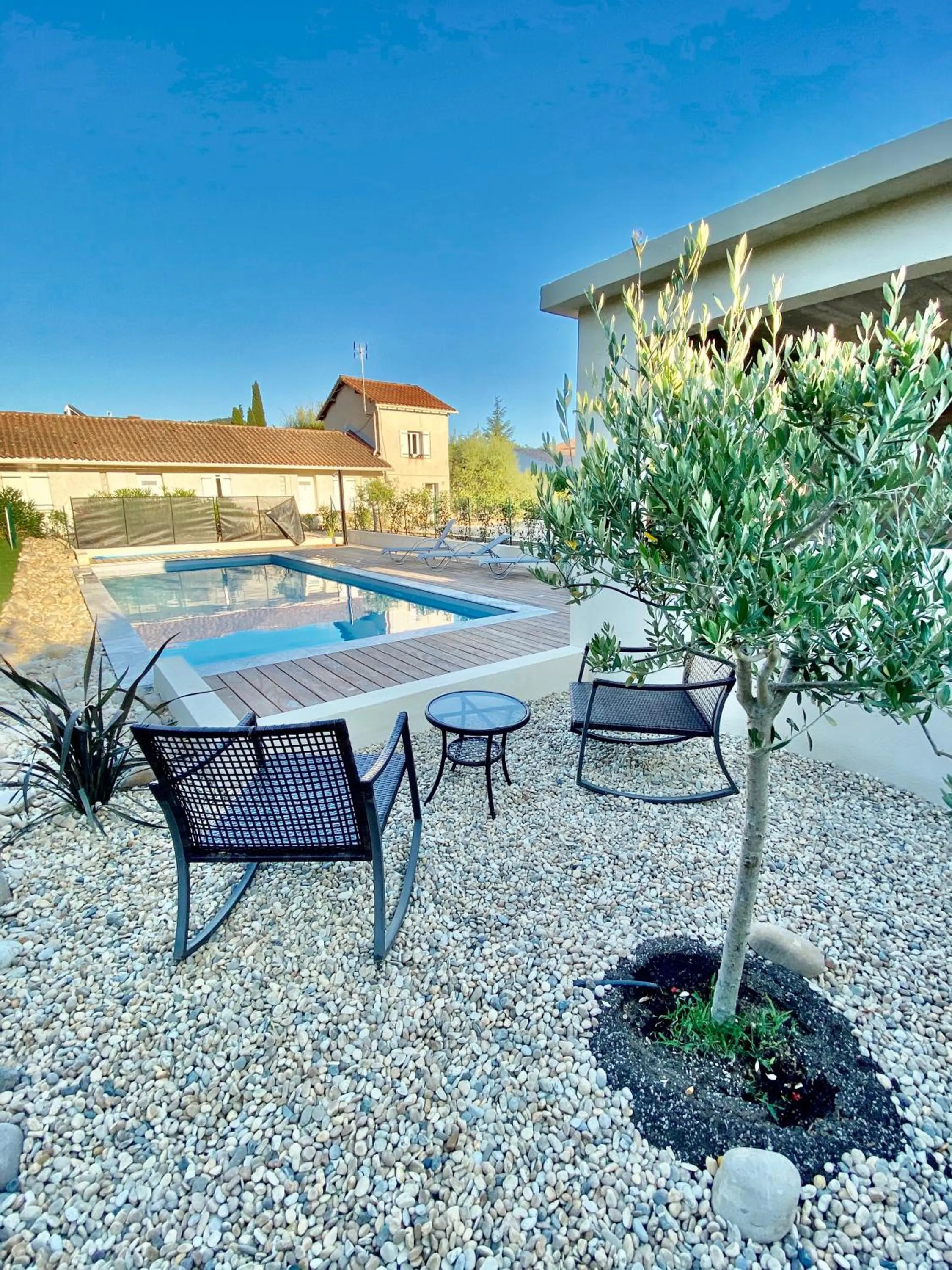 Swimming pool in Contact Hôtel Le Provence