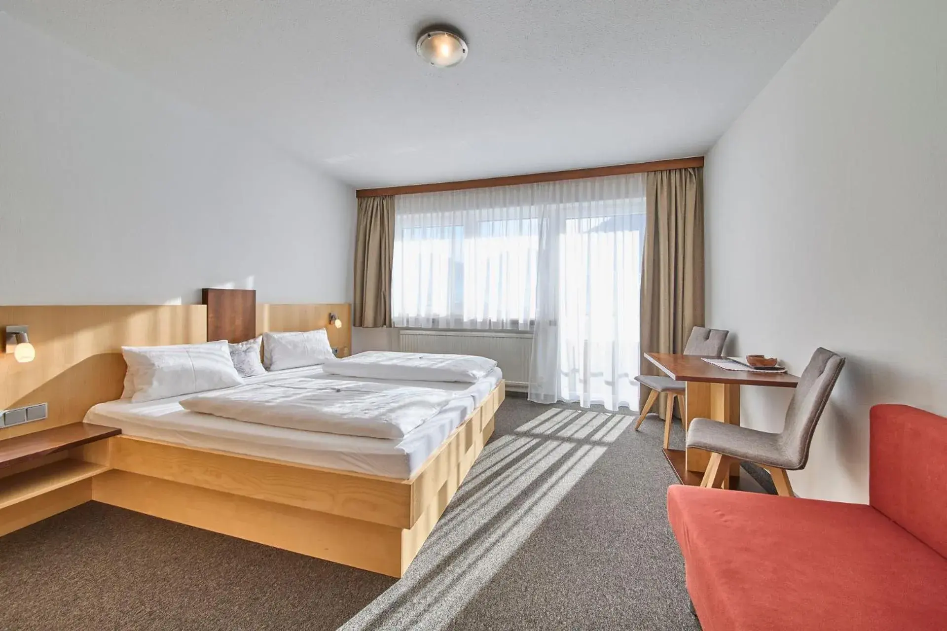 Double Room in Hotel Garni Tirol Double Room in Hotel Garni Tirol