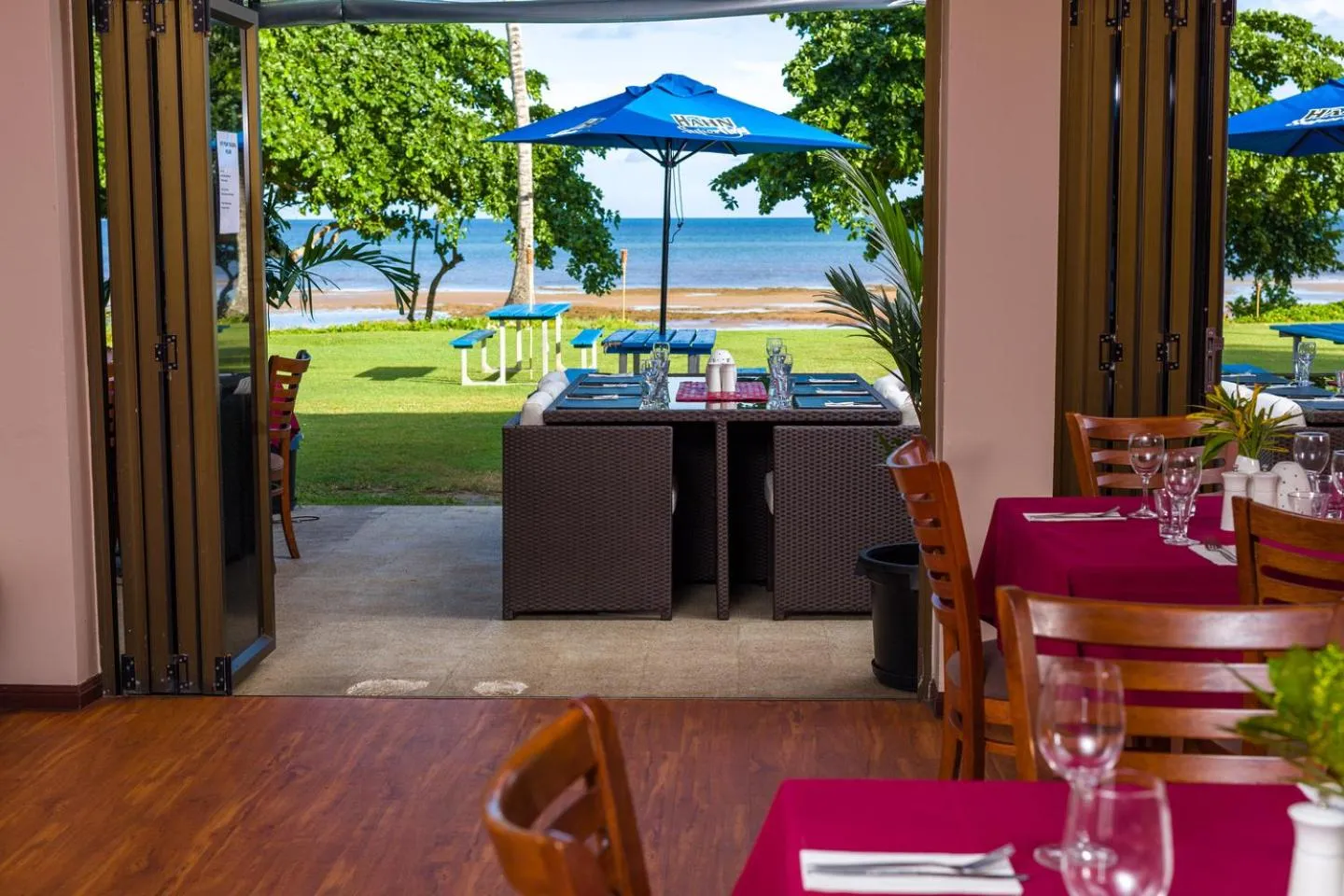 Restaurant/places to eat in King Reef Resort