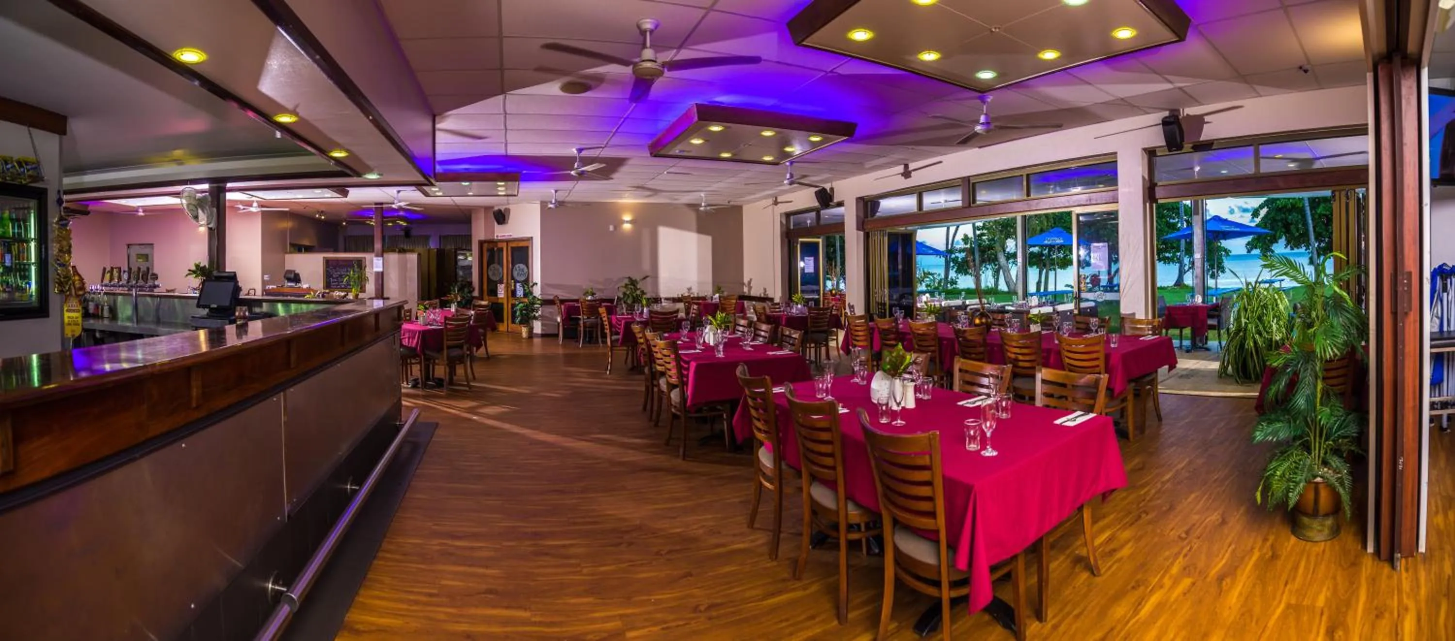 Restaurant/places to eat in King Reef Resort