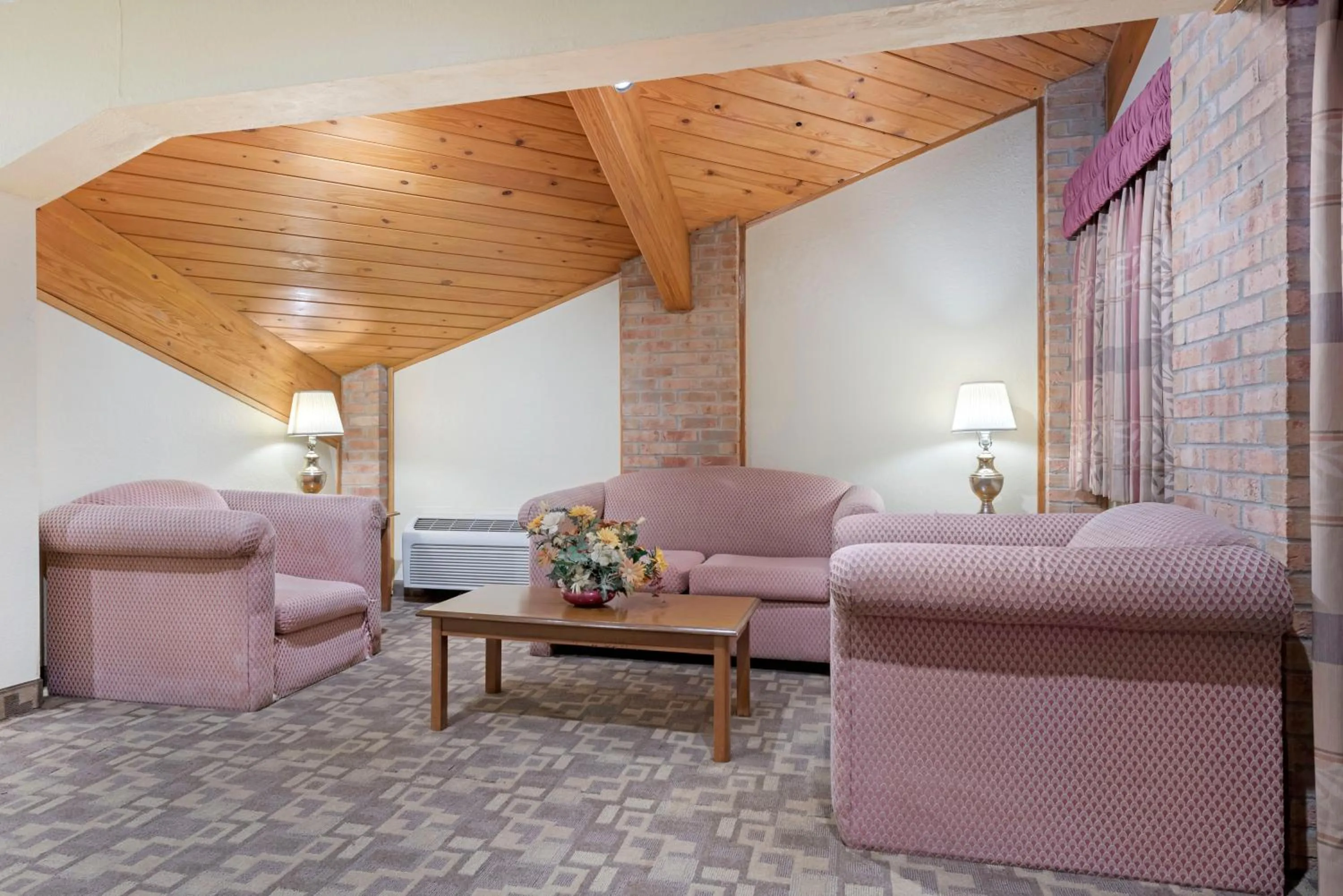 Living room in Quality Inn Washington Court House