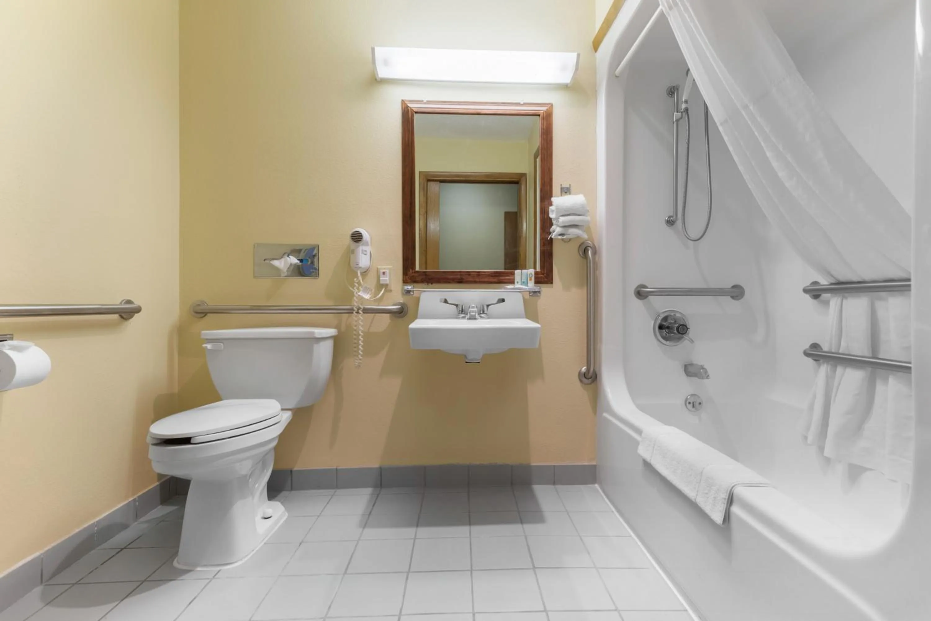 Bathroom in Quality Inn Washington Court House