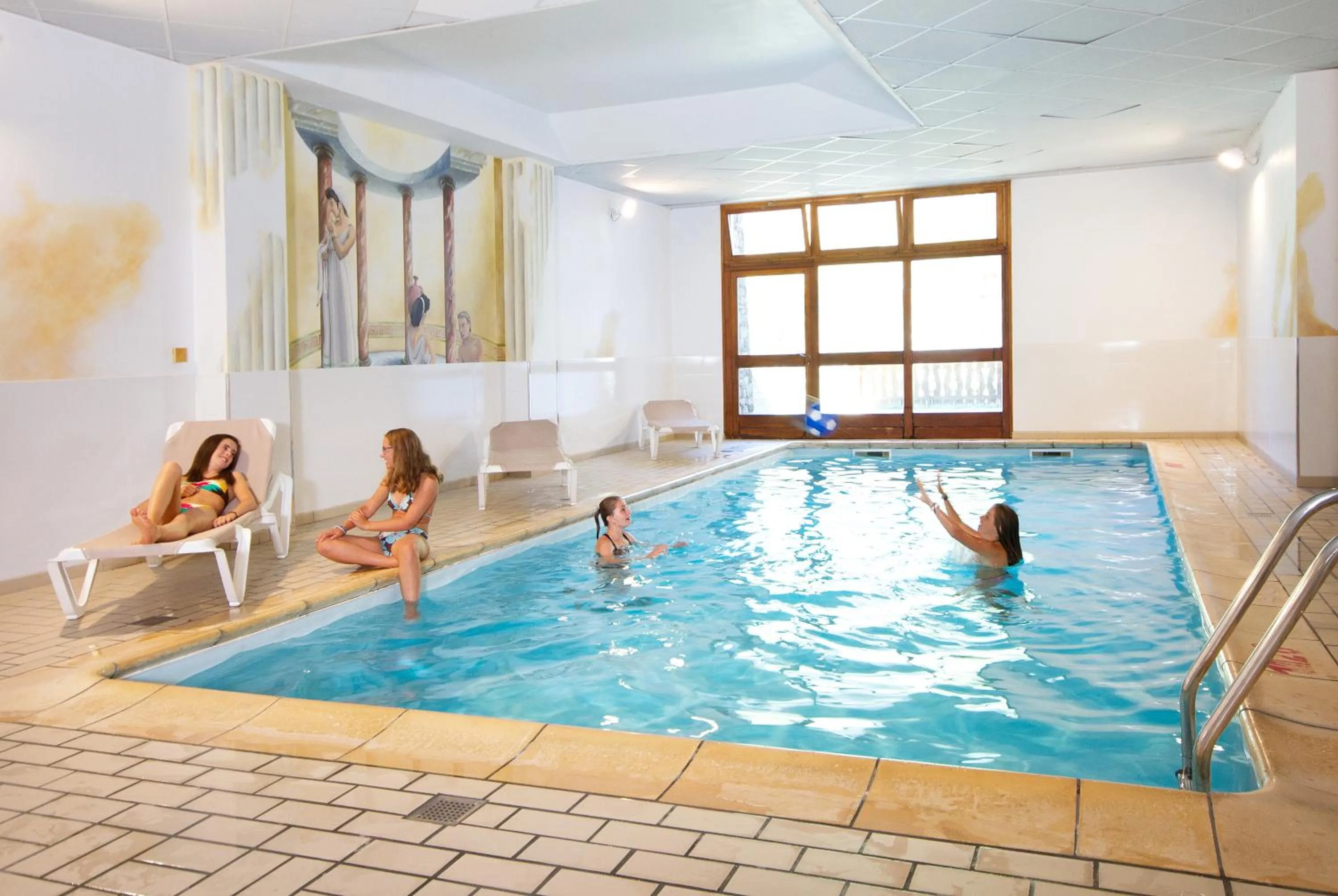 Swimming pool in Hôtel Club MMV Le Val Cenis