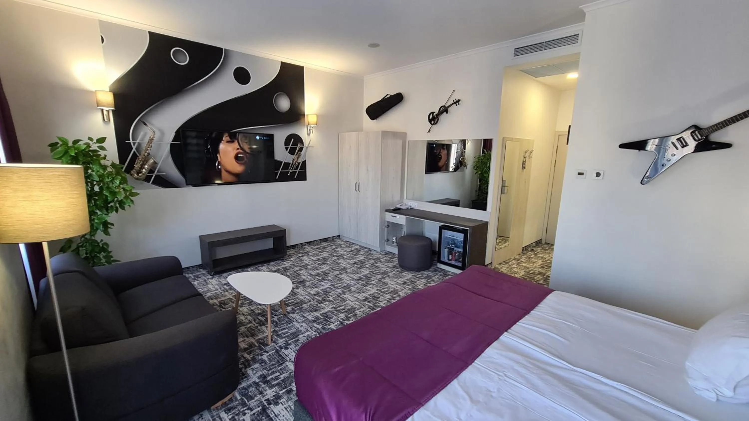 Property building, Bed in Aqua Hotel