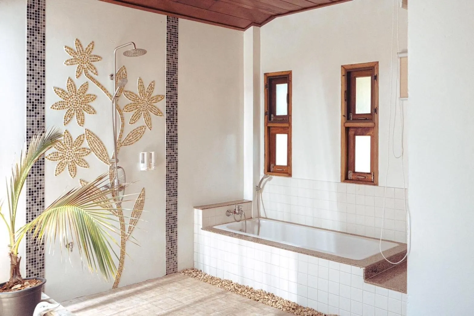 Bathroom in Maikaew Damnoen Resort