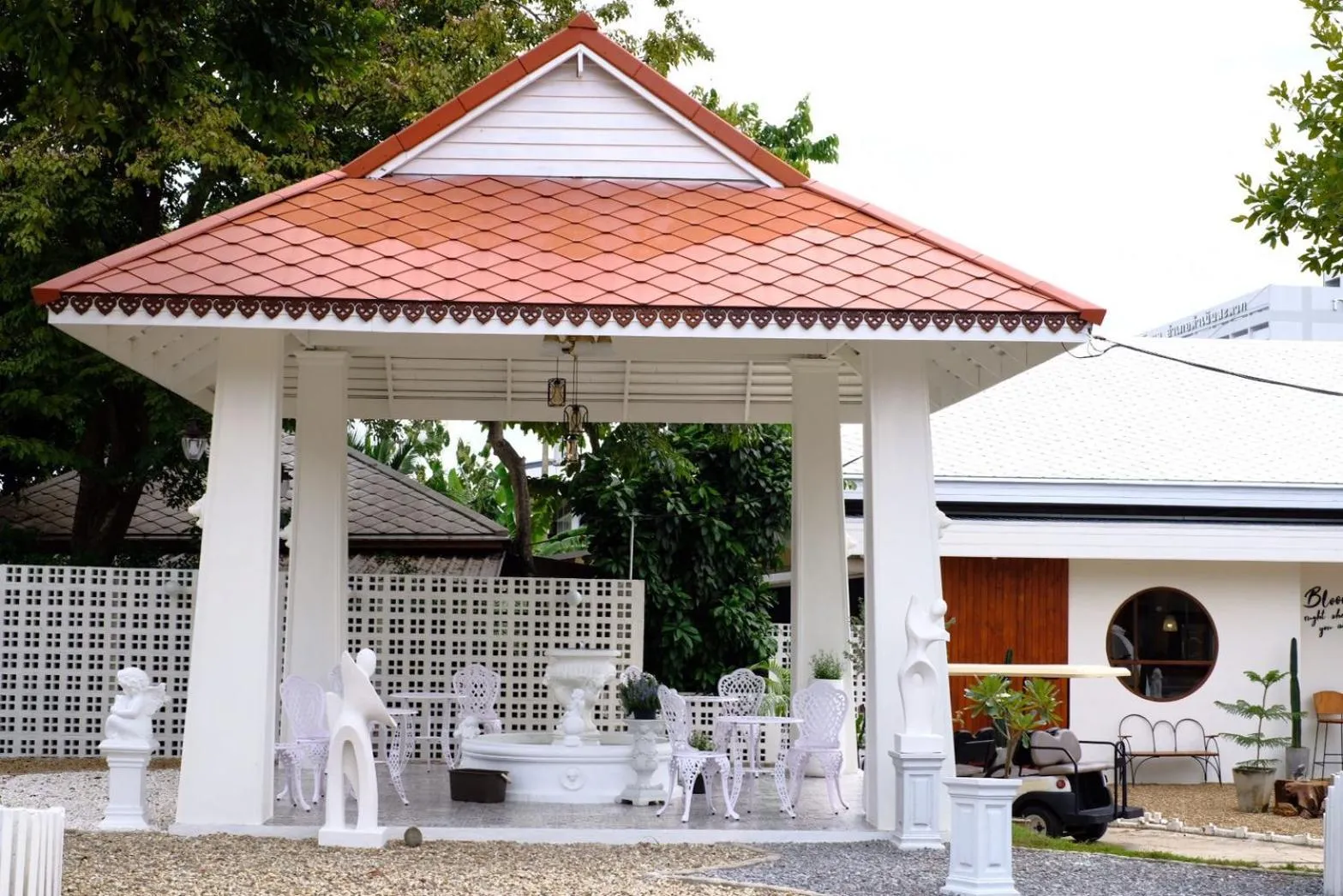 Restaurant/places to eat in Maikaew Damnoen Resort