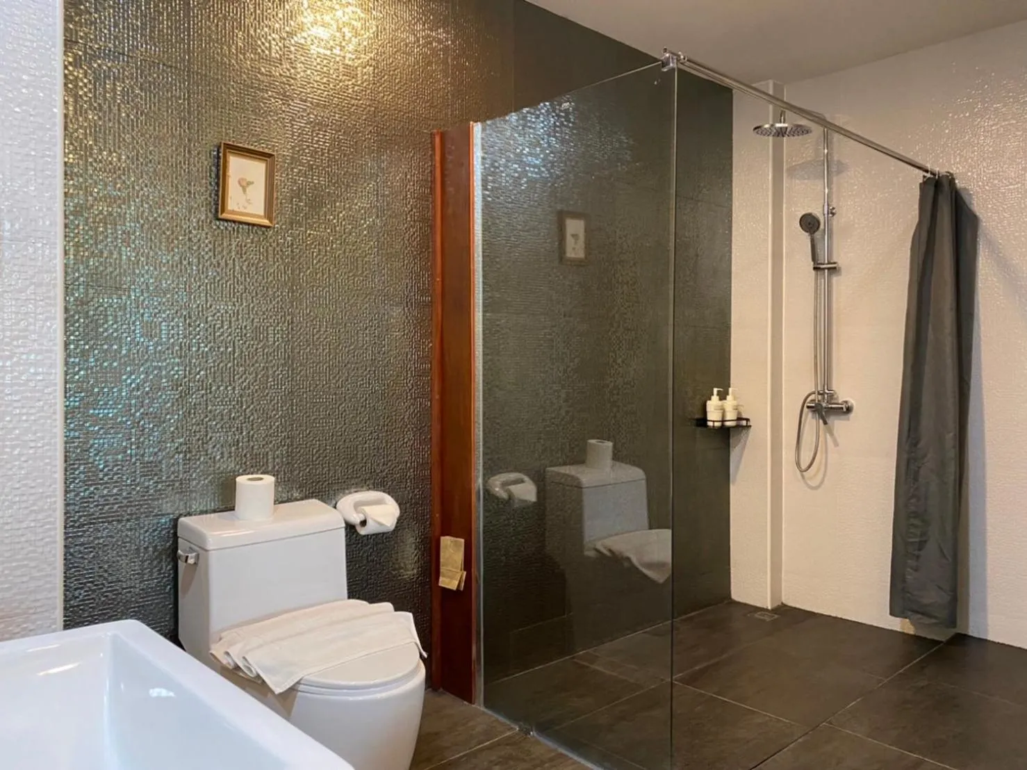 Bathroom in Maikaew Damnoen Resort