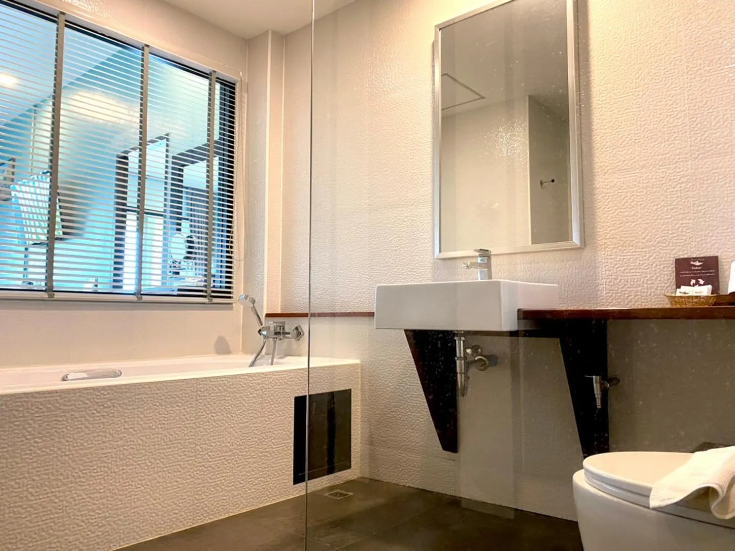 Bathroom in Maikaew Damnoen Resort