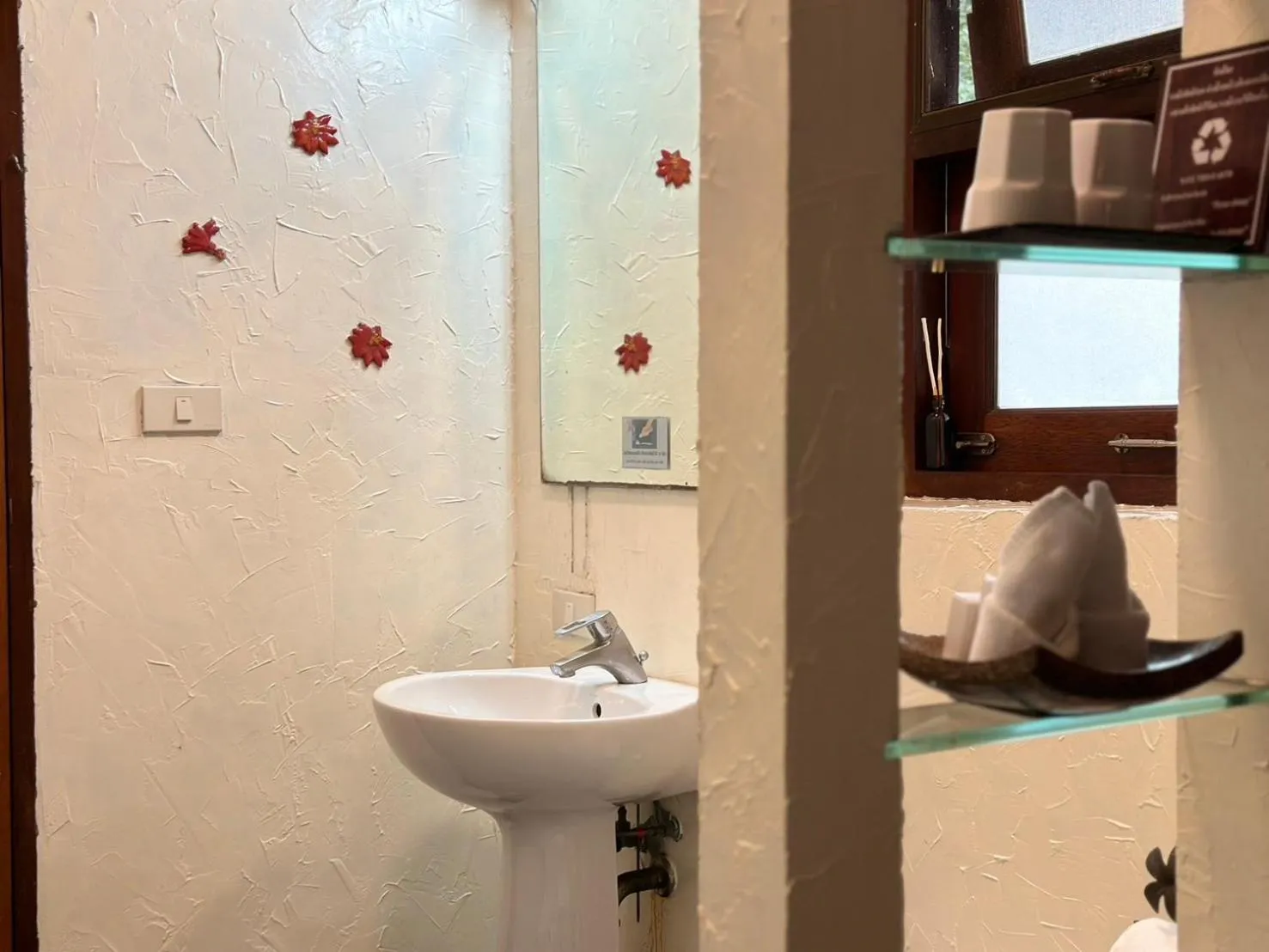 Bathroom in Maikaew Damnoen Resort