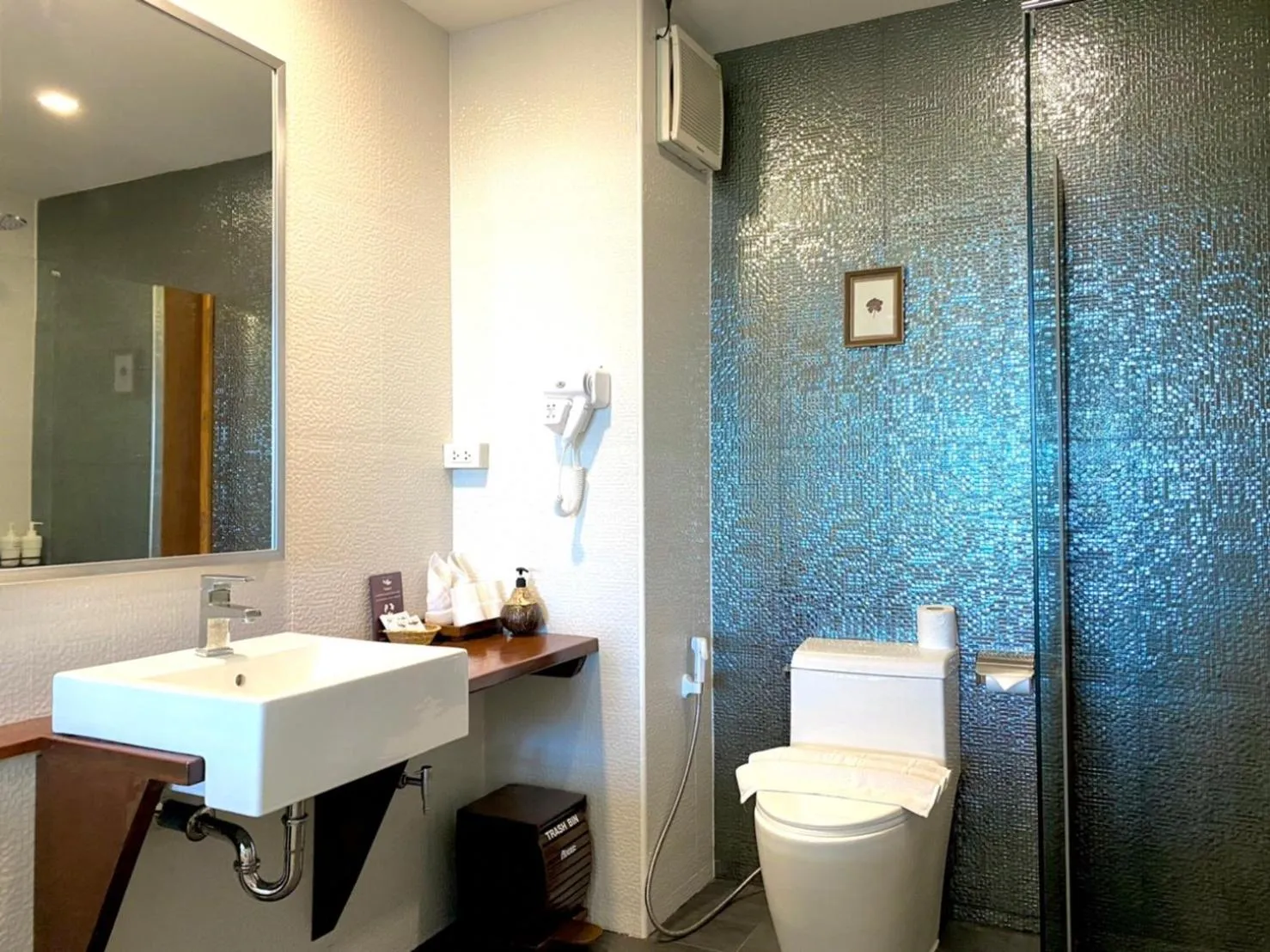 Bathroom in Maikaew Damnoen Resort