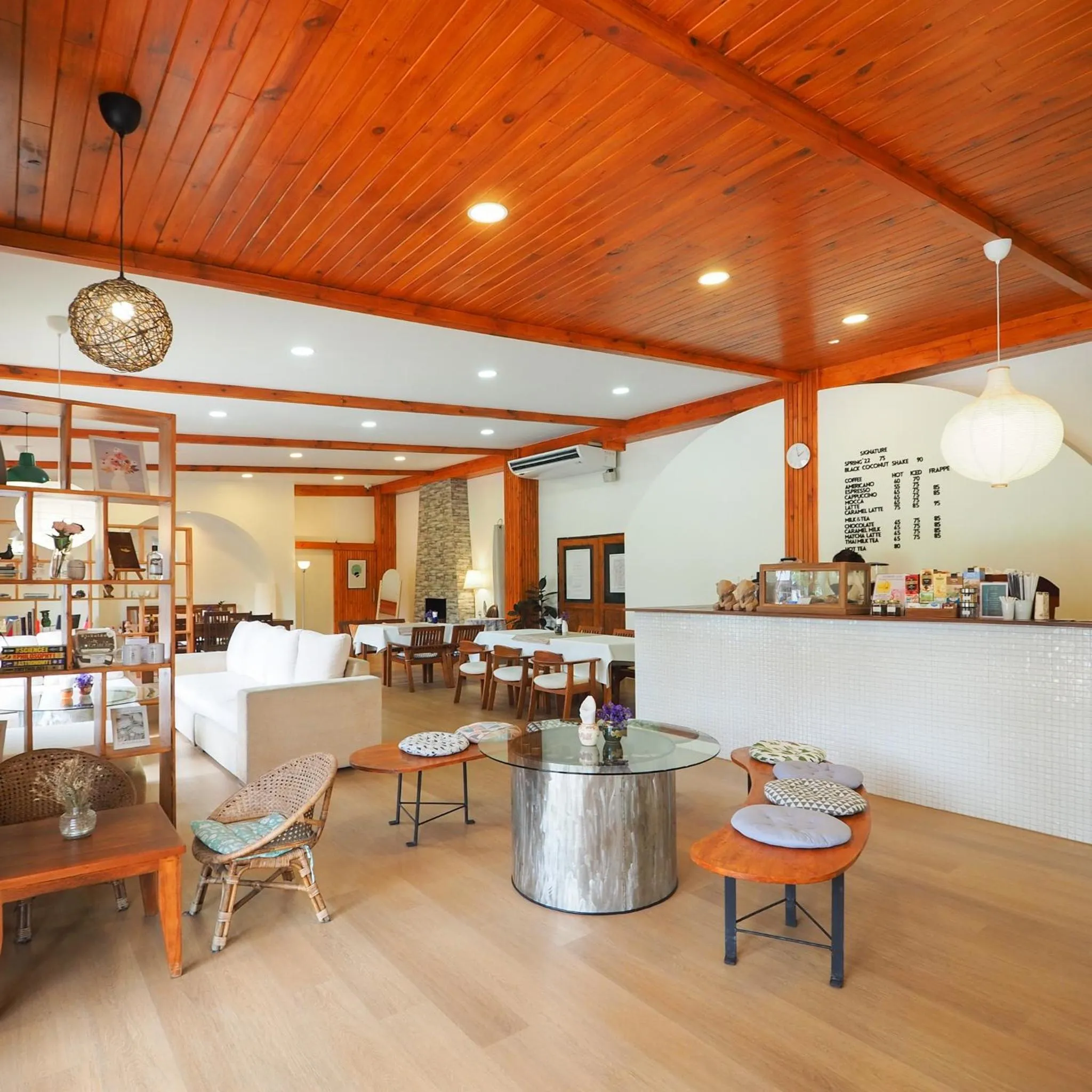 Dining area in Maikaew Damnoen Resort