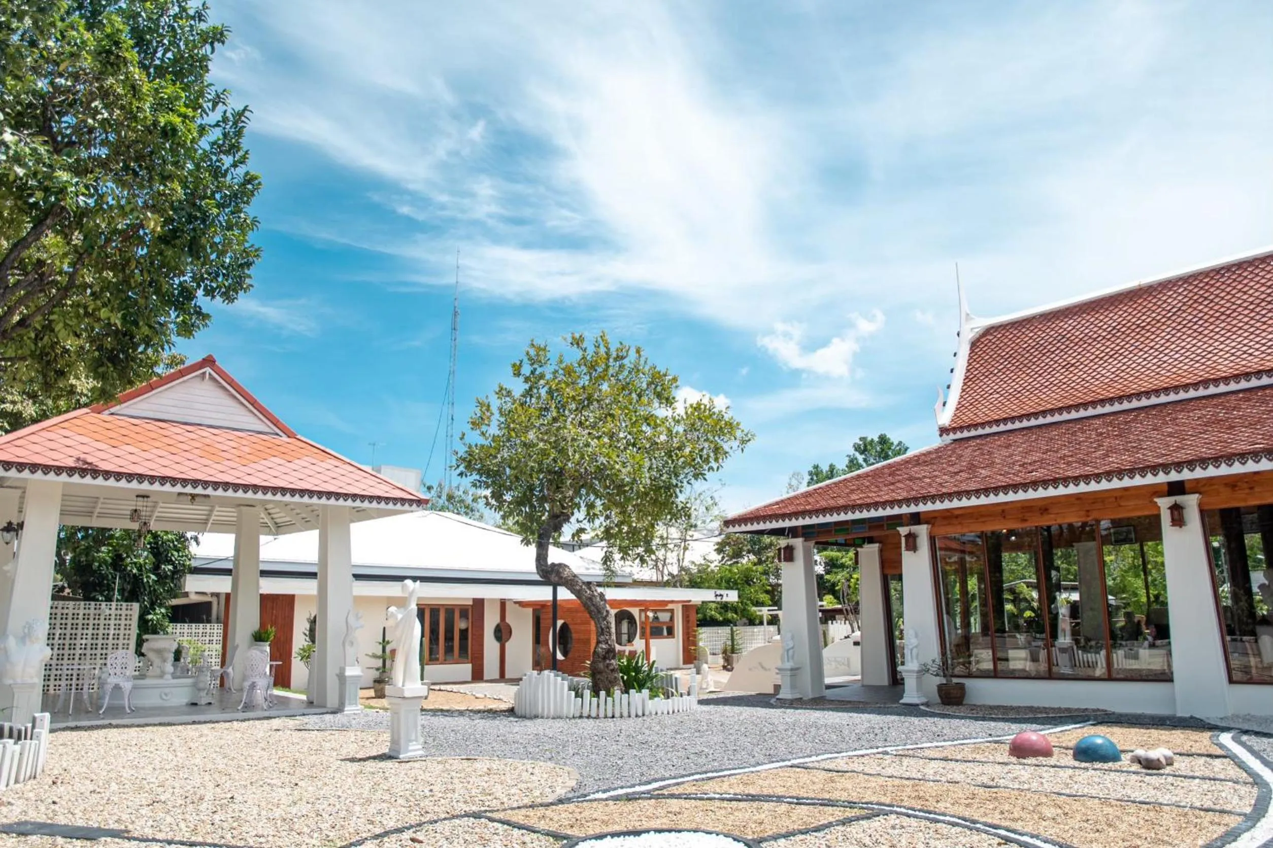 Restaurant/places to eat in Maikaew Damnoen Resort