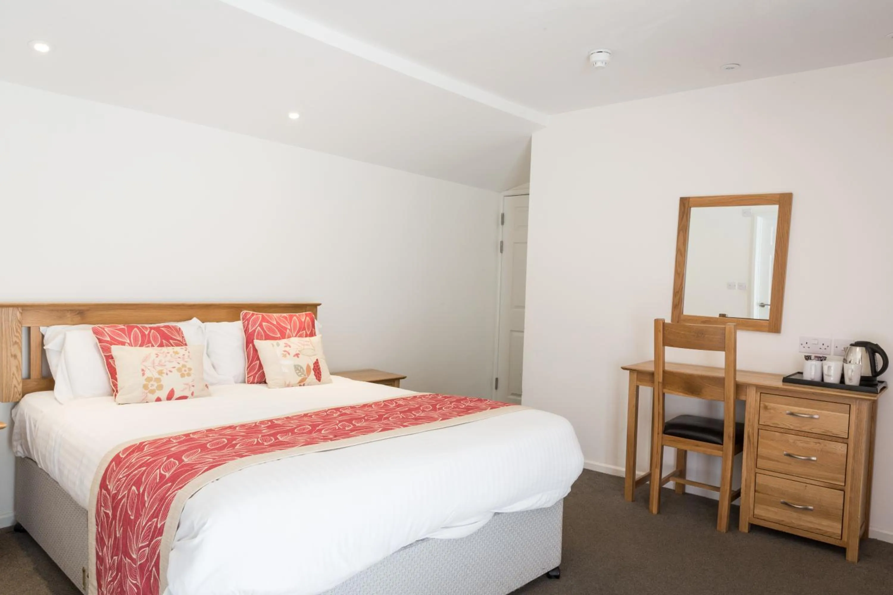 Photo of the whole room, Bed in Sandy Cove Hotel