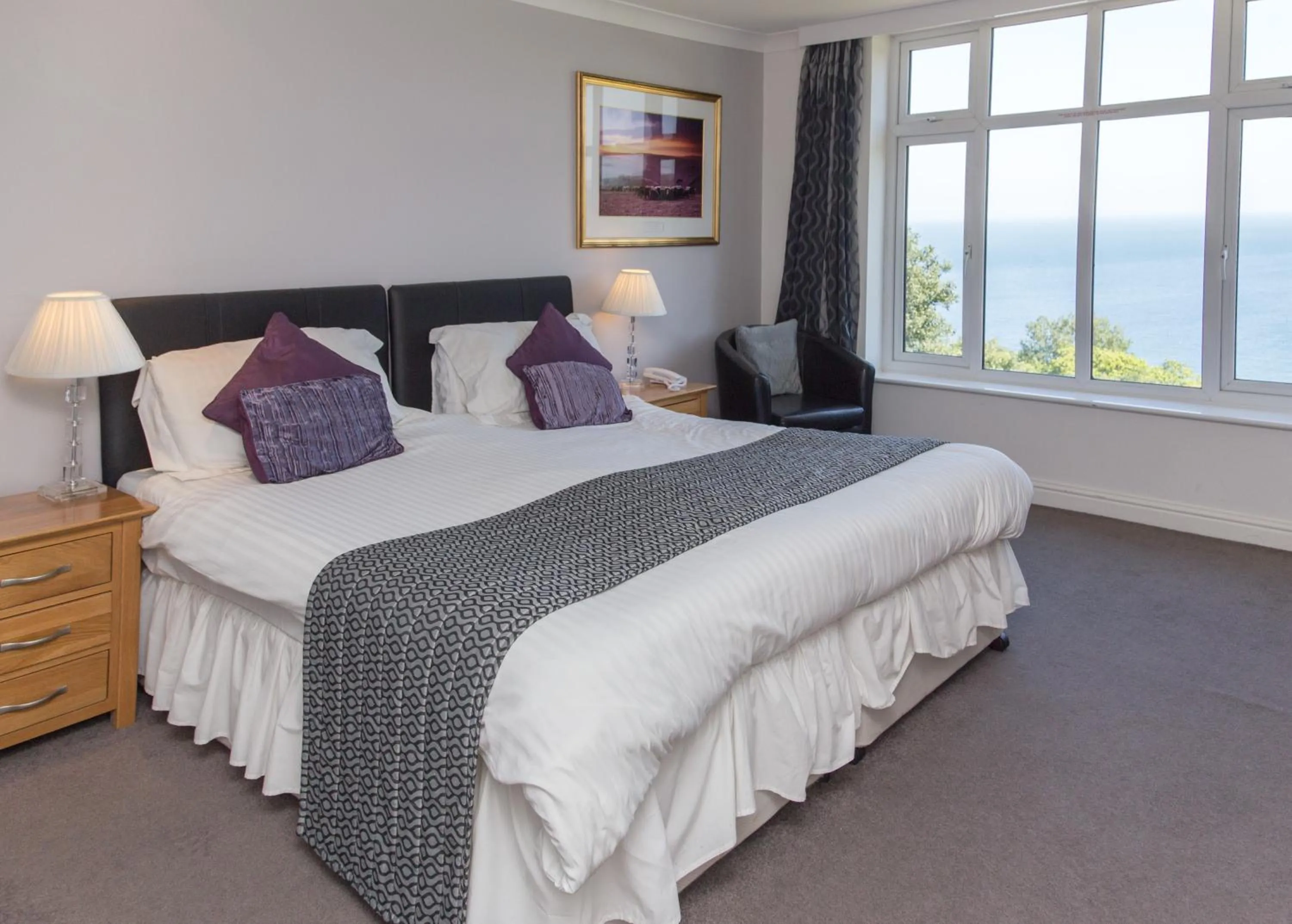 Photo of the whole room, Bed in Sandy Cove Hotel