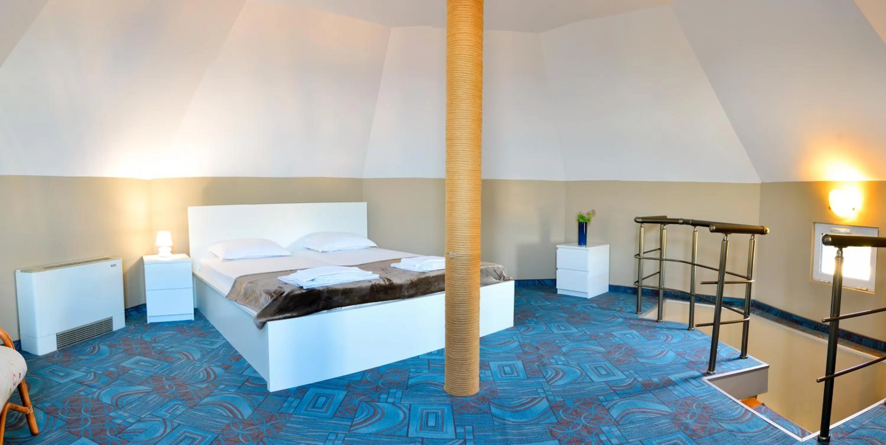 Bed in Alekta Hotel - Free Parking