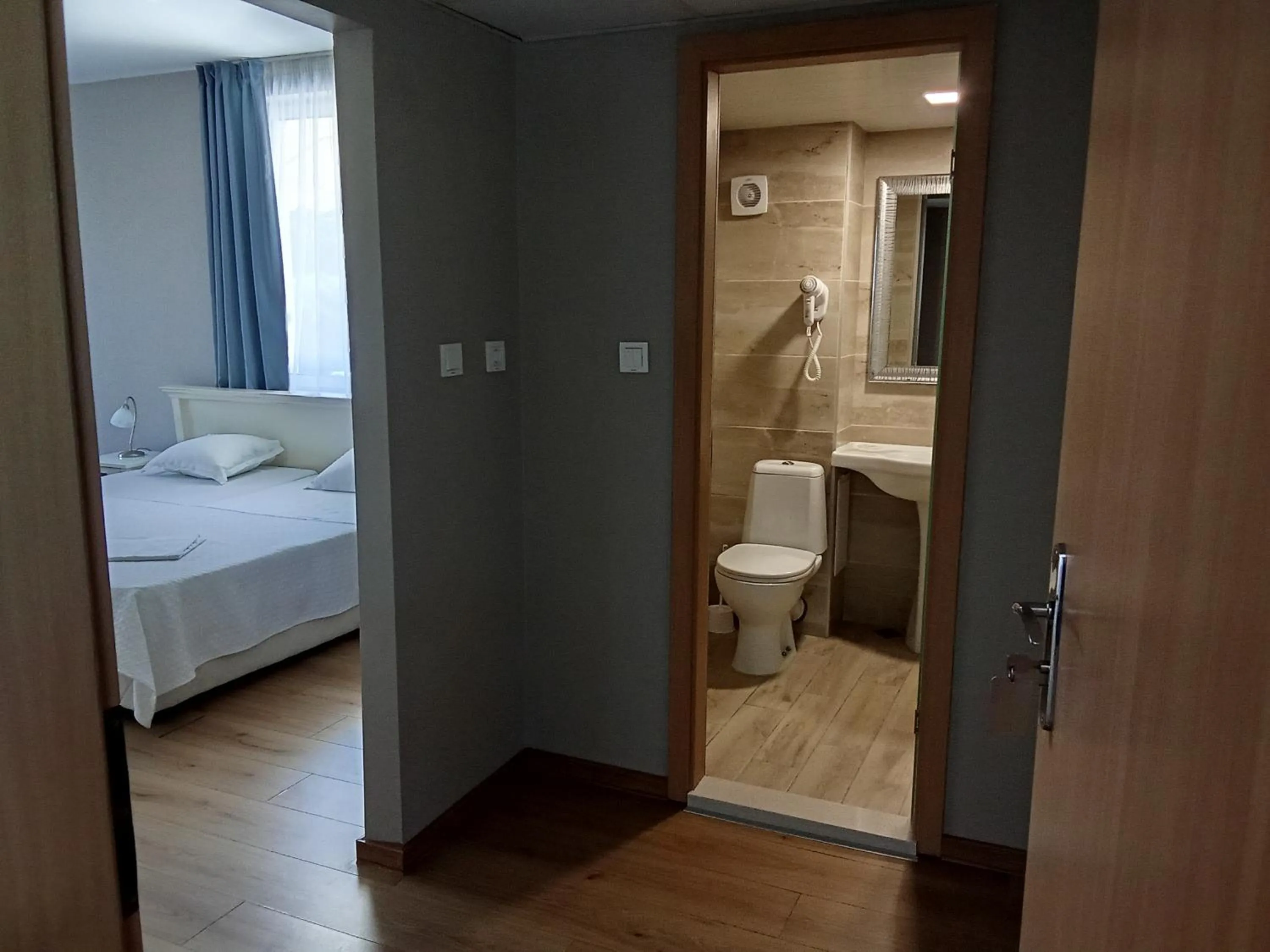 Bed in Alekta Hotel - Free Parking