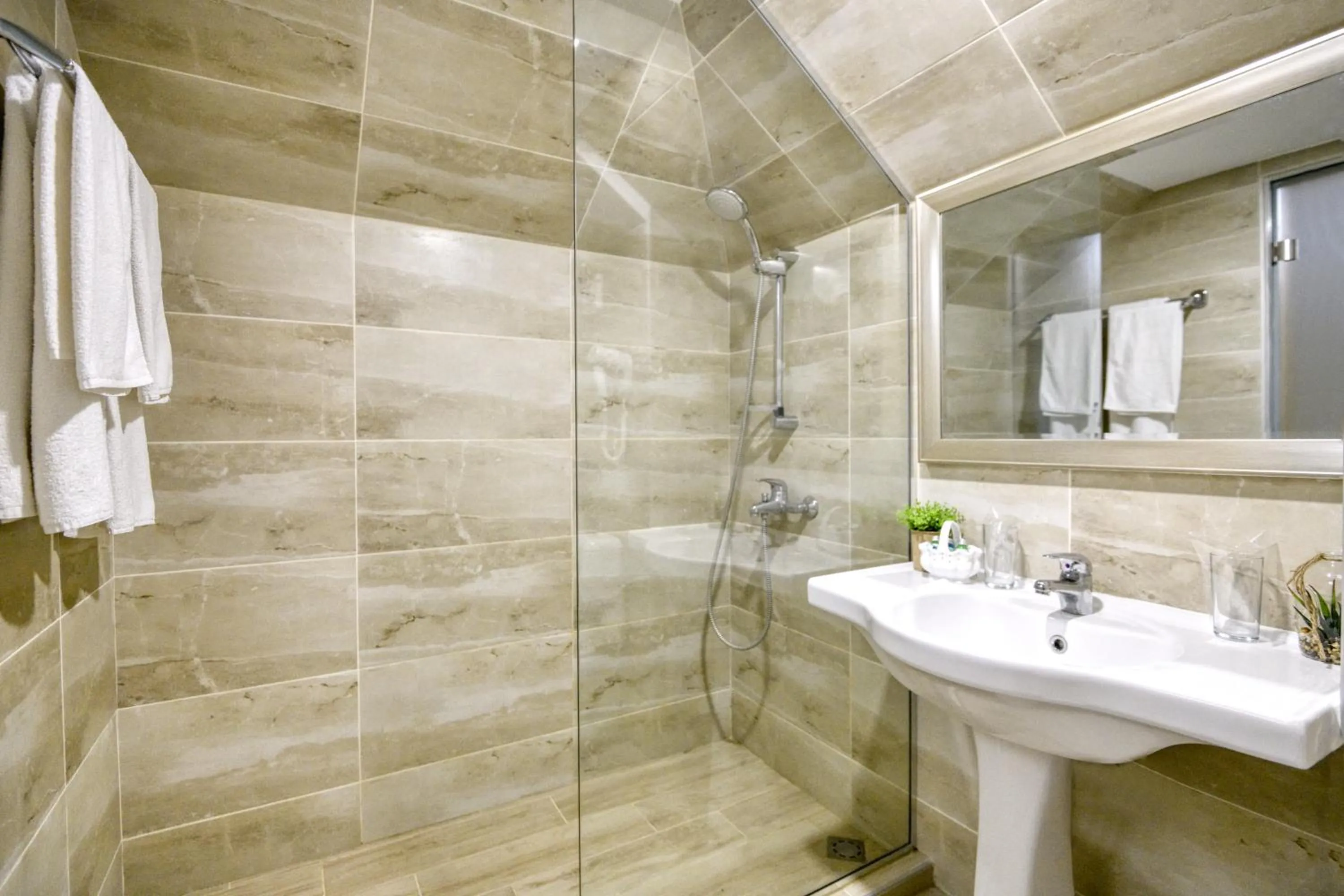 Alekta Hotel - Free Parking