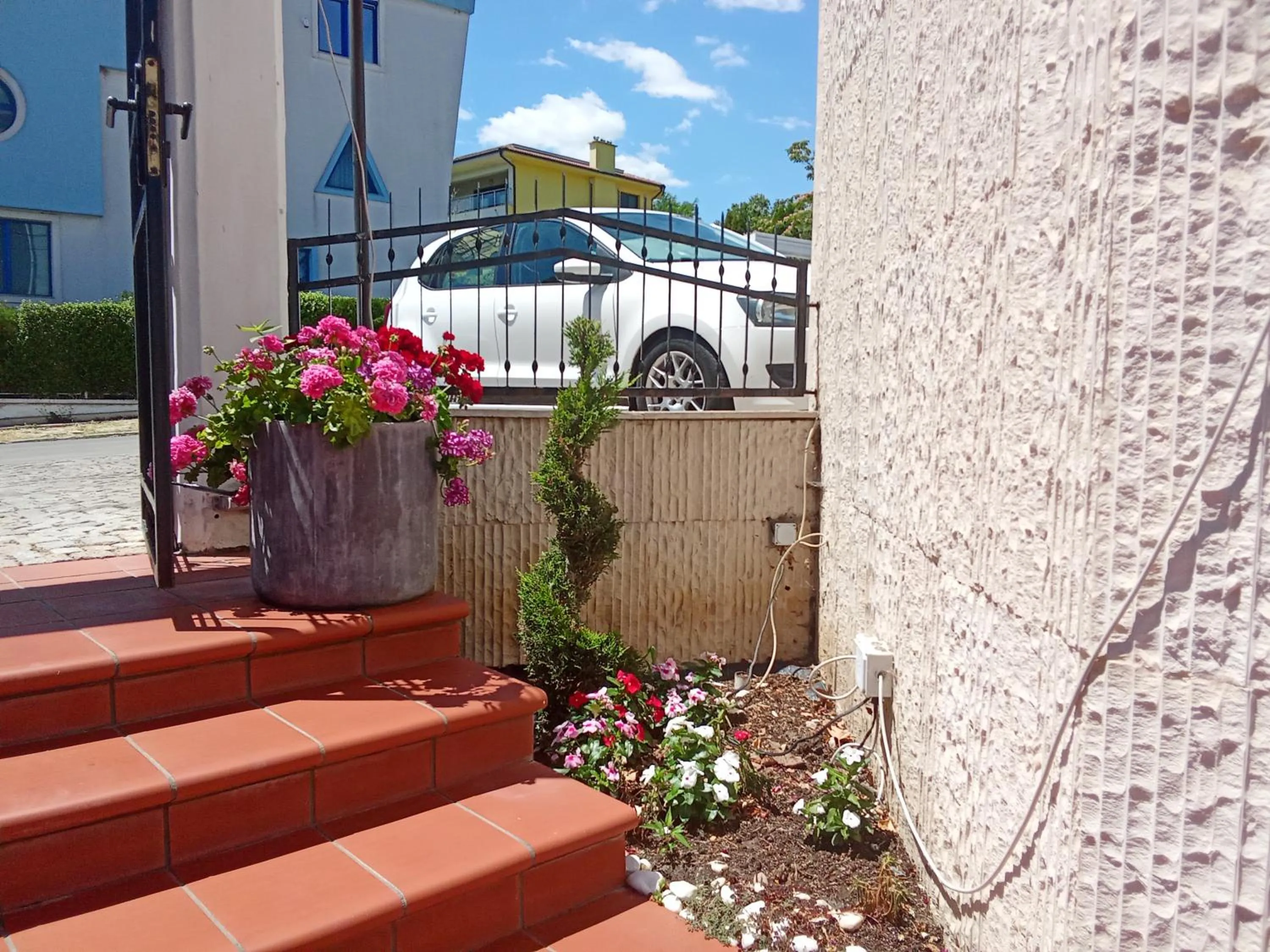 Garden in Alekta Hotel - Free Parking