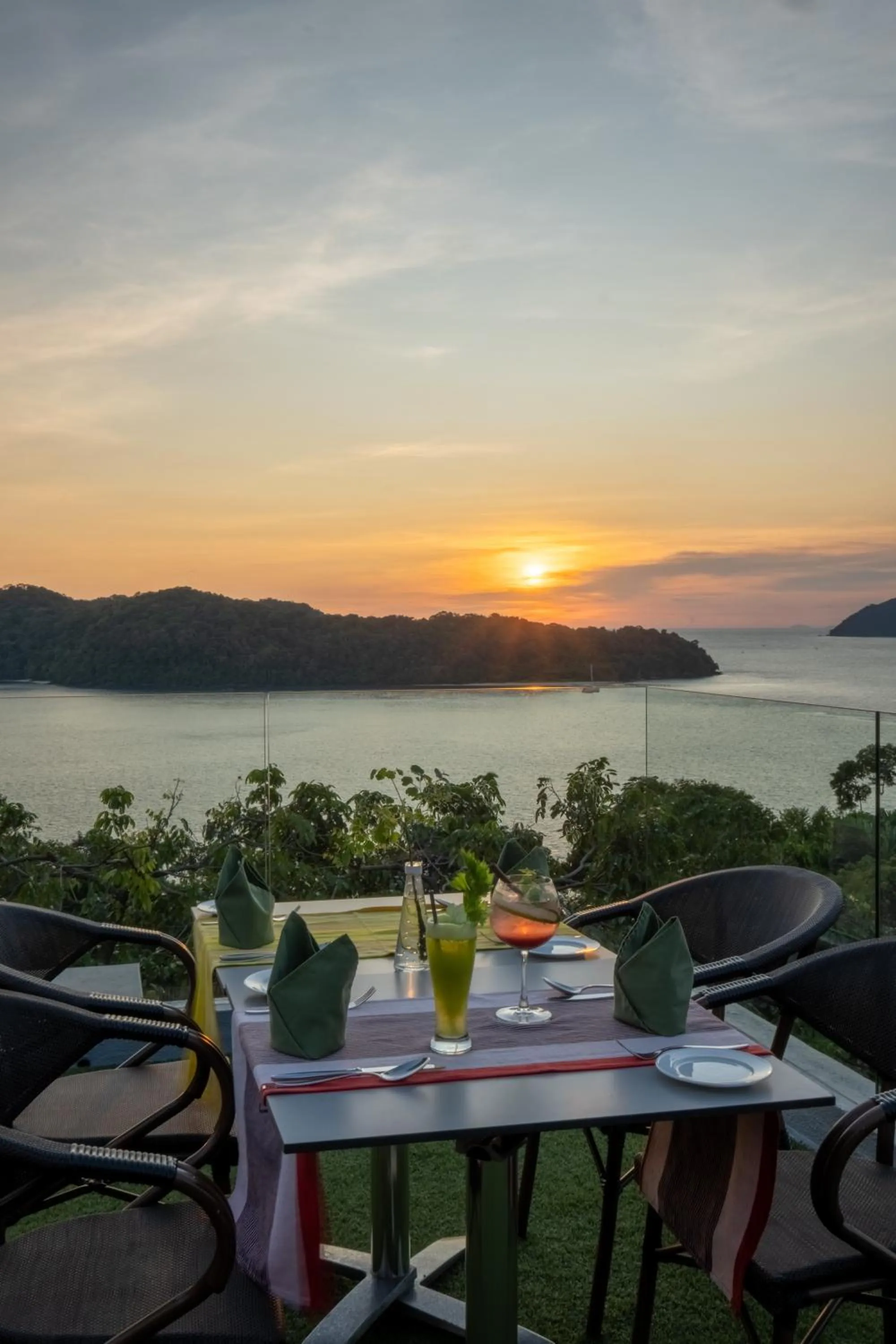 Restaurant/places to eat in Ambong Pool Villas - Private Pool